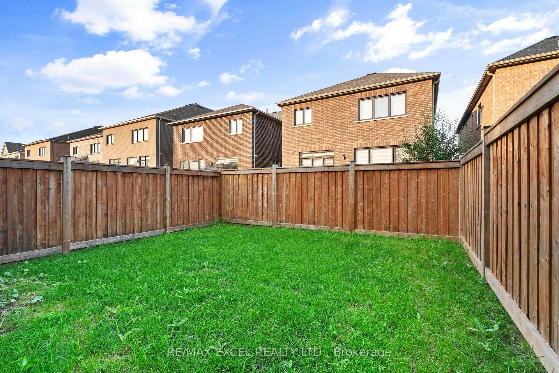 Photo 3 of 37 Macpherson Street, Whitby, Rural Whitby — HOMEH
