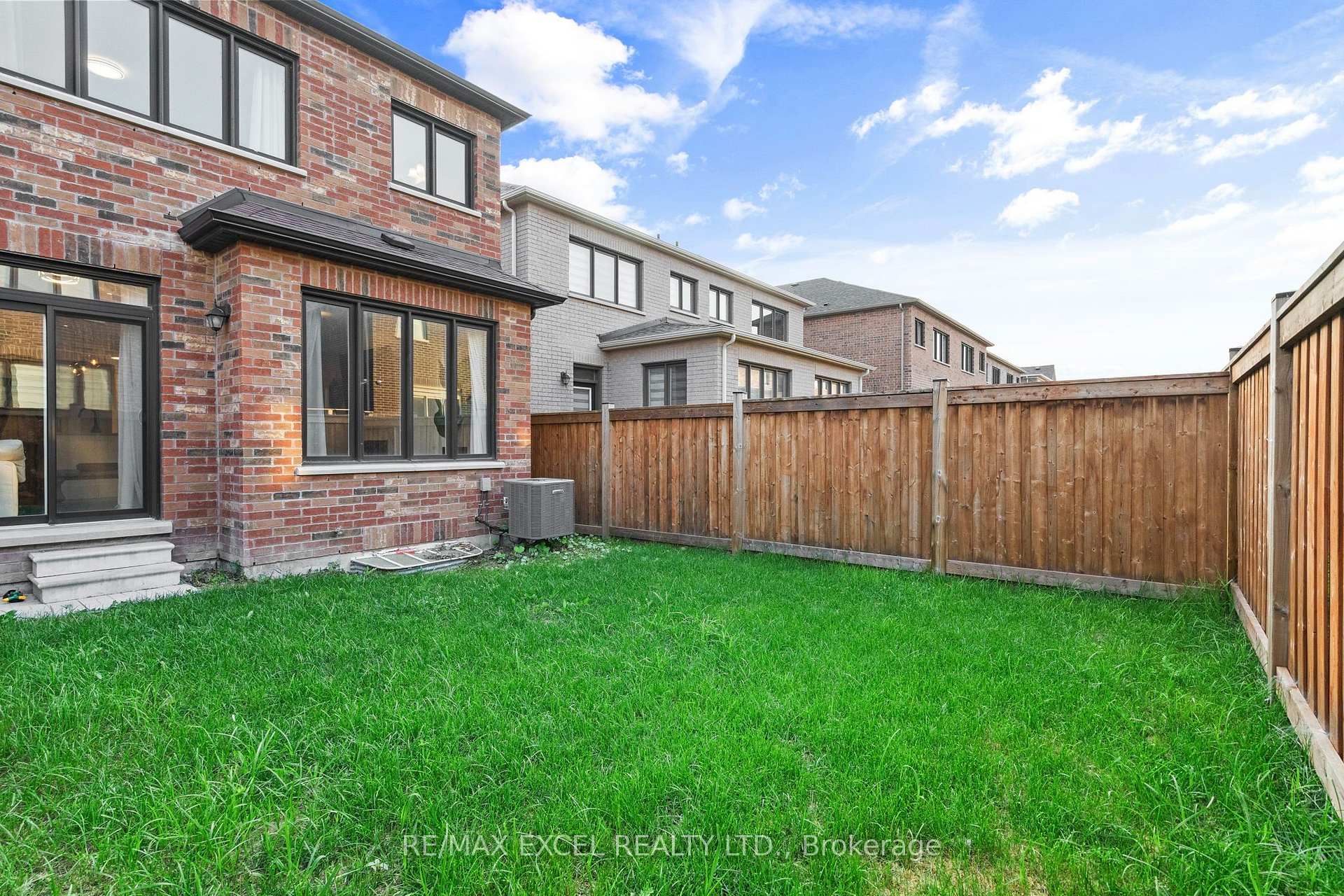 Photo 4 of 37 Macpherson Street, Whitby, Rural Whitby — HOMEH