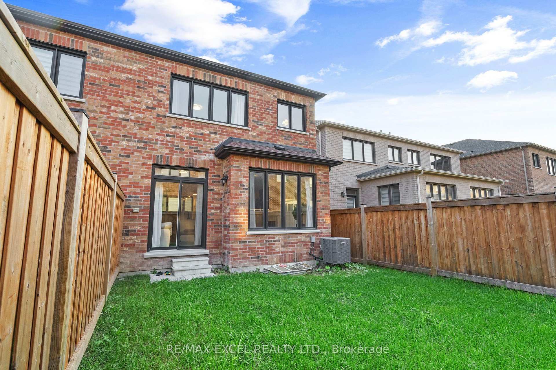 Photo 5 of 37 Macpherson Street, Whitby, Rural Whitby — HOMEH