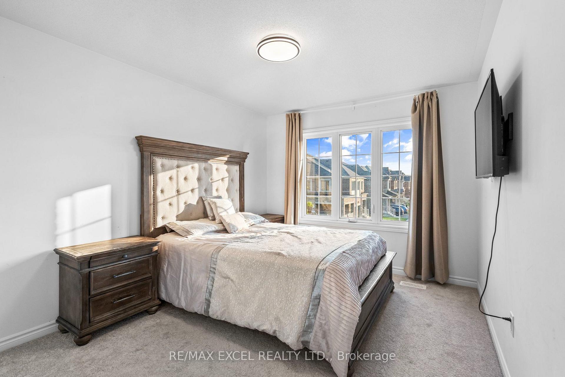 Photo 32 of 37 Macpherson Street, Whitby, Rural Whitby — HOMEH