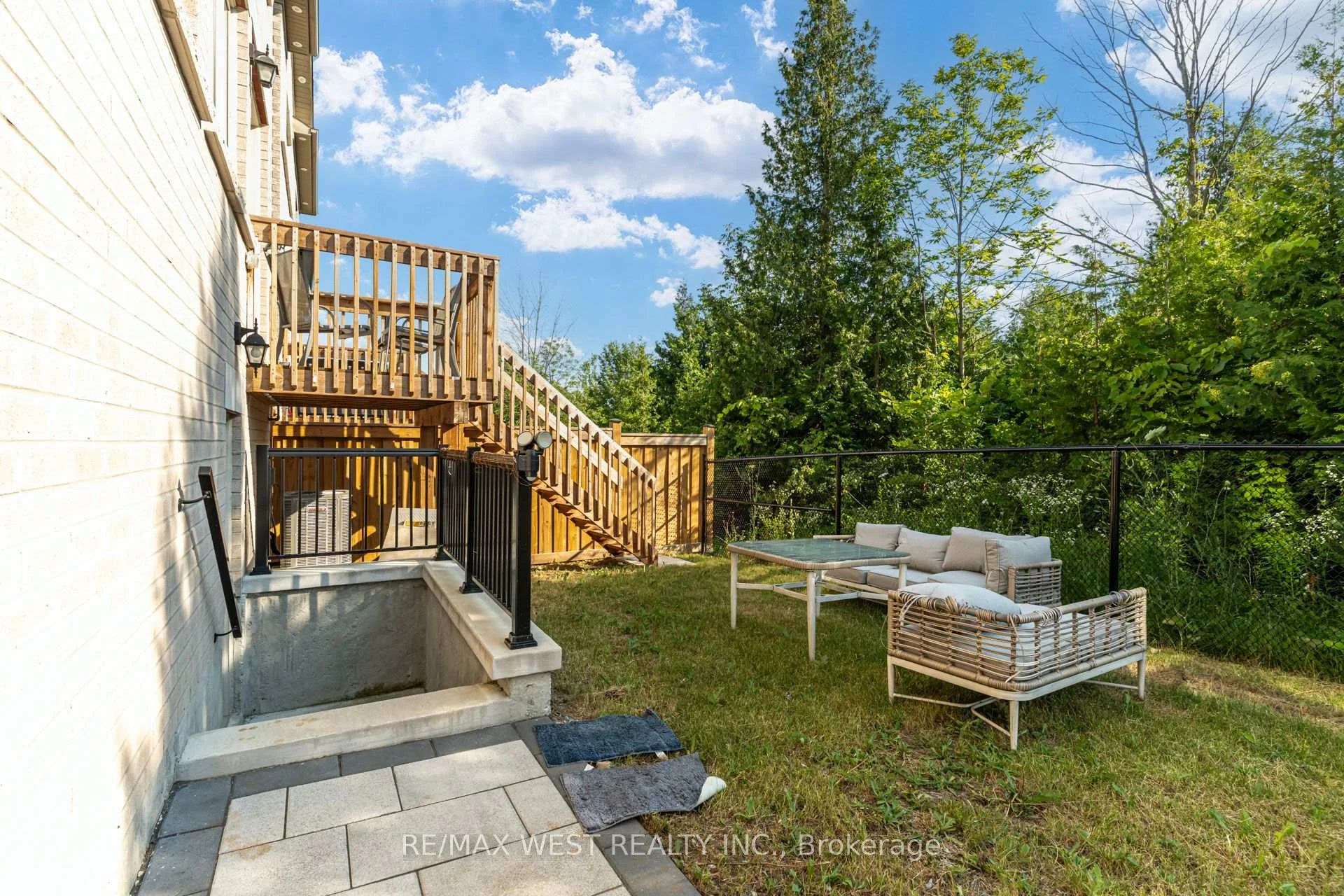 Photo 2 of 2688 Sapphire Drive, Pickering, Rural Pickering — HOMEH