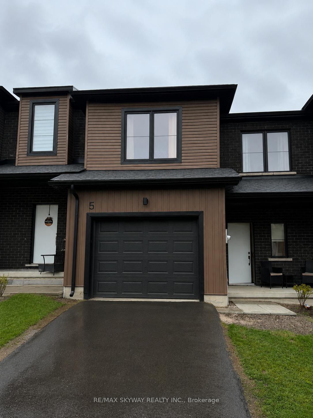 Photo 3 of 5 Trailside Drive, Haldimand — HOMEH