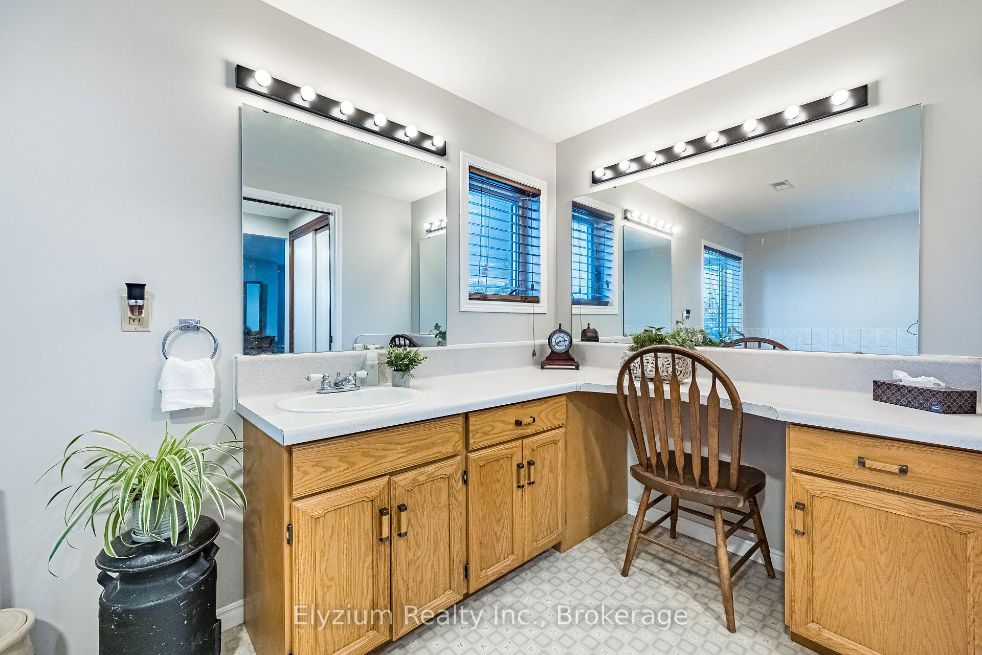 Photo 23 of 11289 Guelph Line, Milton, Campbellville — HOMEH