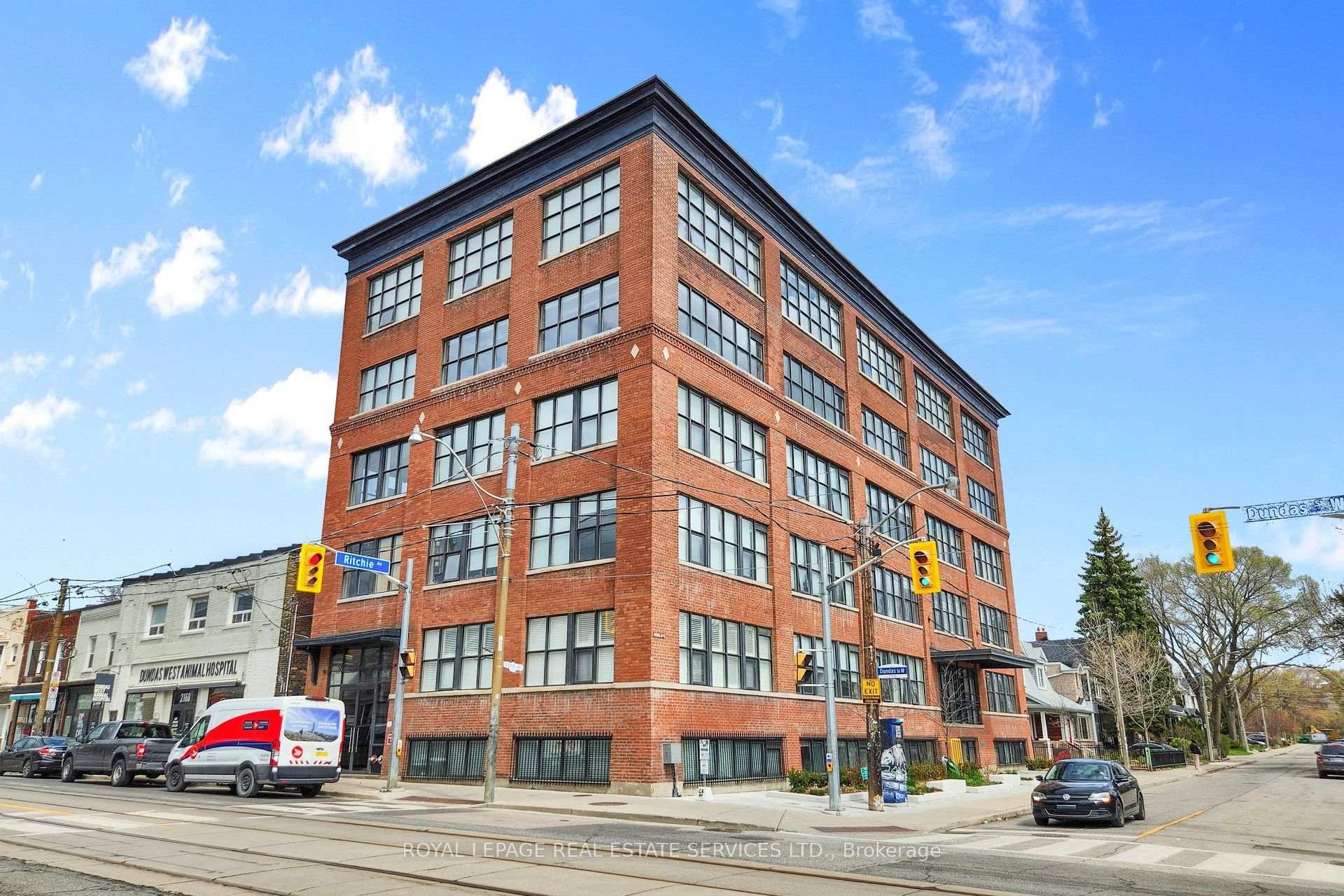 Front of Unit 405, 2154 Dundas Street W