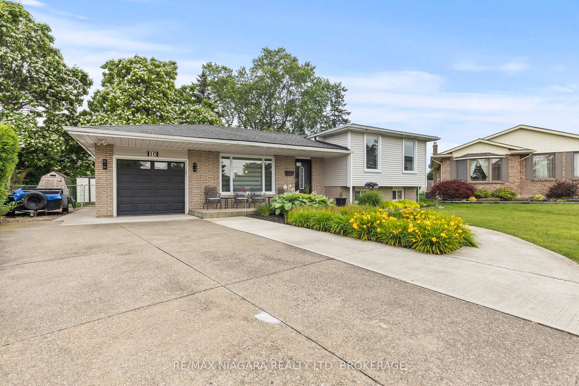 Front of 10 Acadia Court