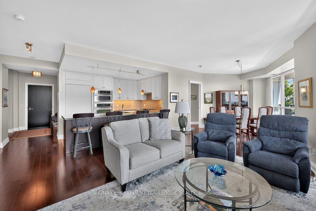 Photo 7 of Unit 317, 11 Bronte Road, Oakville, Bronte — HOMEH