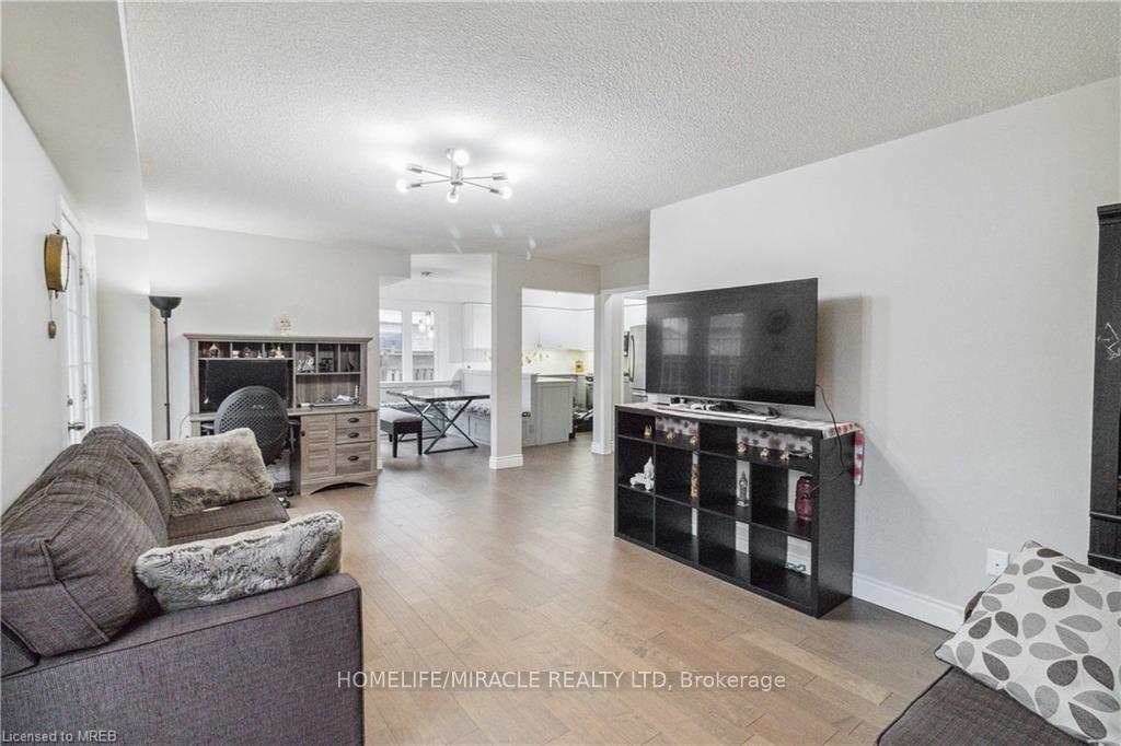 Photo 15 of 2245 Pathfinder Drive, Burlington, Orchard — HOMEH
