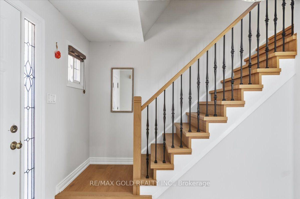 Photo 12 of 29 Tralee Street, Brampton, Heart Lake West — HOMEH