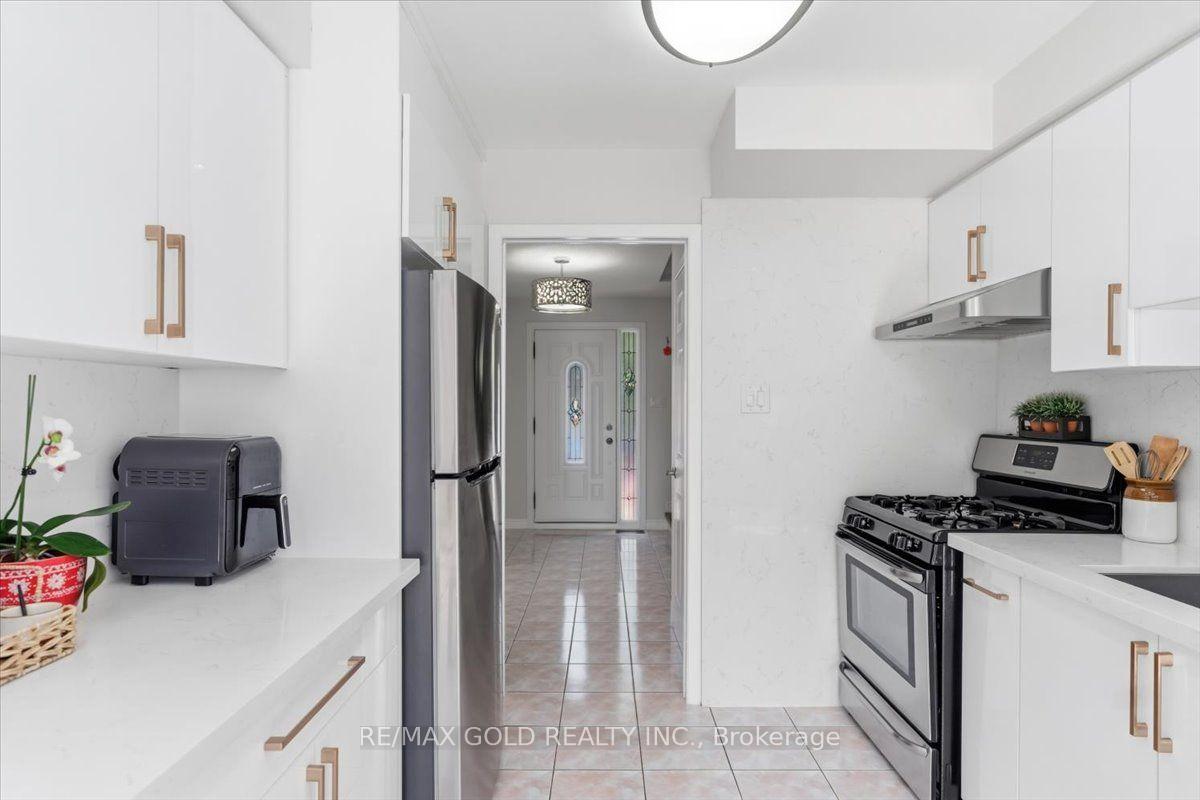 Photo 5 of 29 Tralee Street, Brampton, Heart Lake West — HOMEH