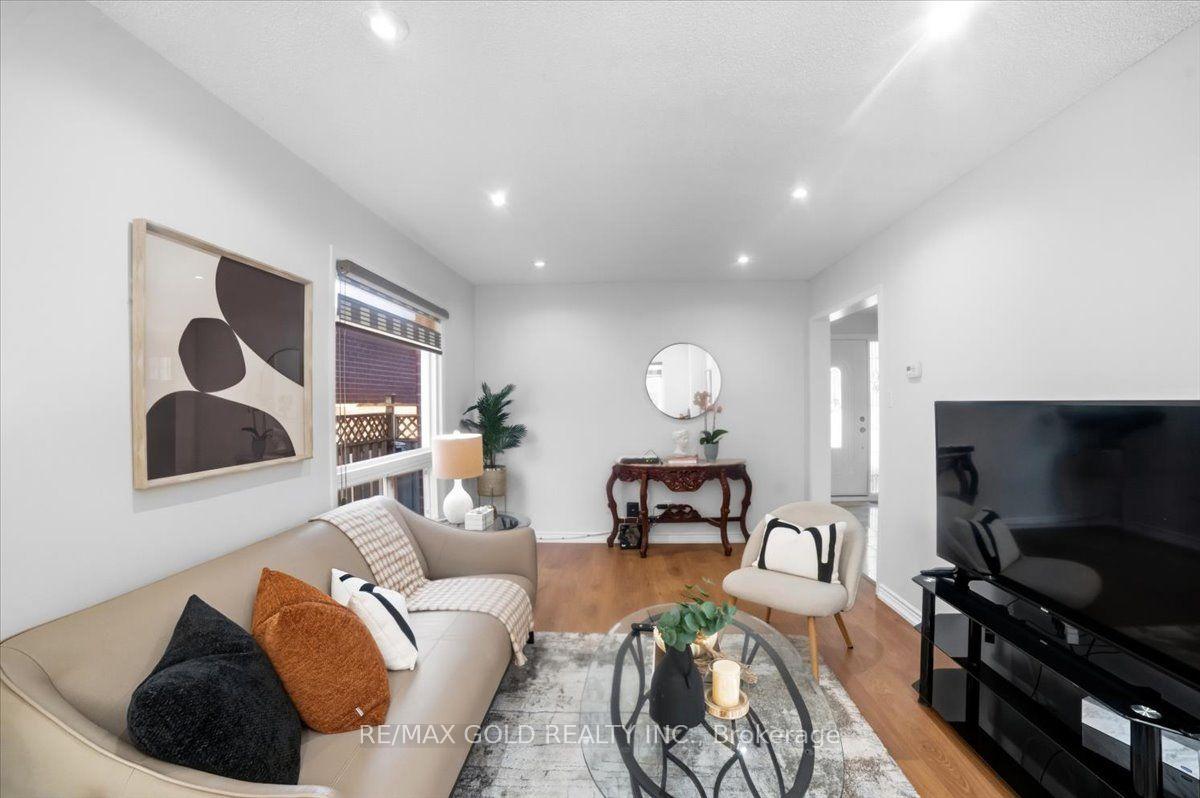 Photo 7 of 29 Tralee Street, Brampton, Heart Lake West — HOMEH