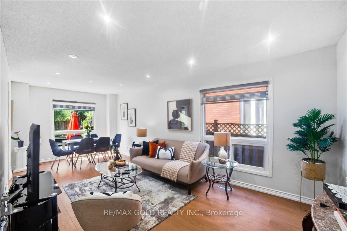 Photo 10 of 29 Tralee Street, Brampton, Heart Lake West — HOMEH