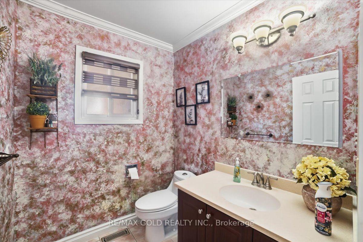 Photo 11 of 29 Tralee Street, Brampton, Heart Lake West — HOMEH