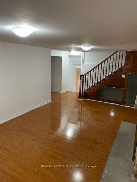 Photo 4 of 43 Montjoy Crescent, Brampton, Central Park — HOMEH