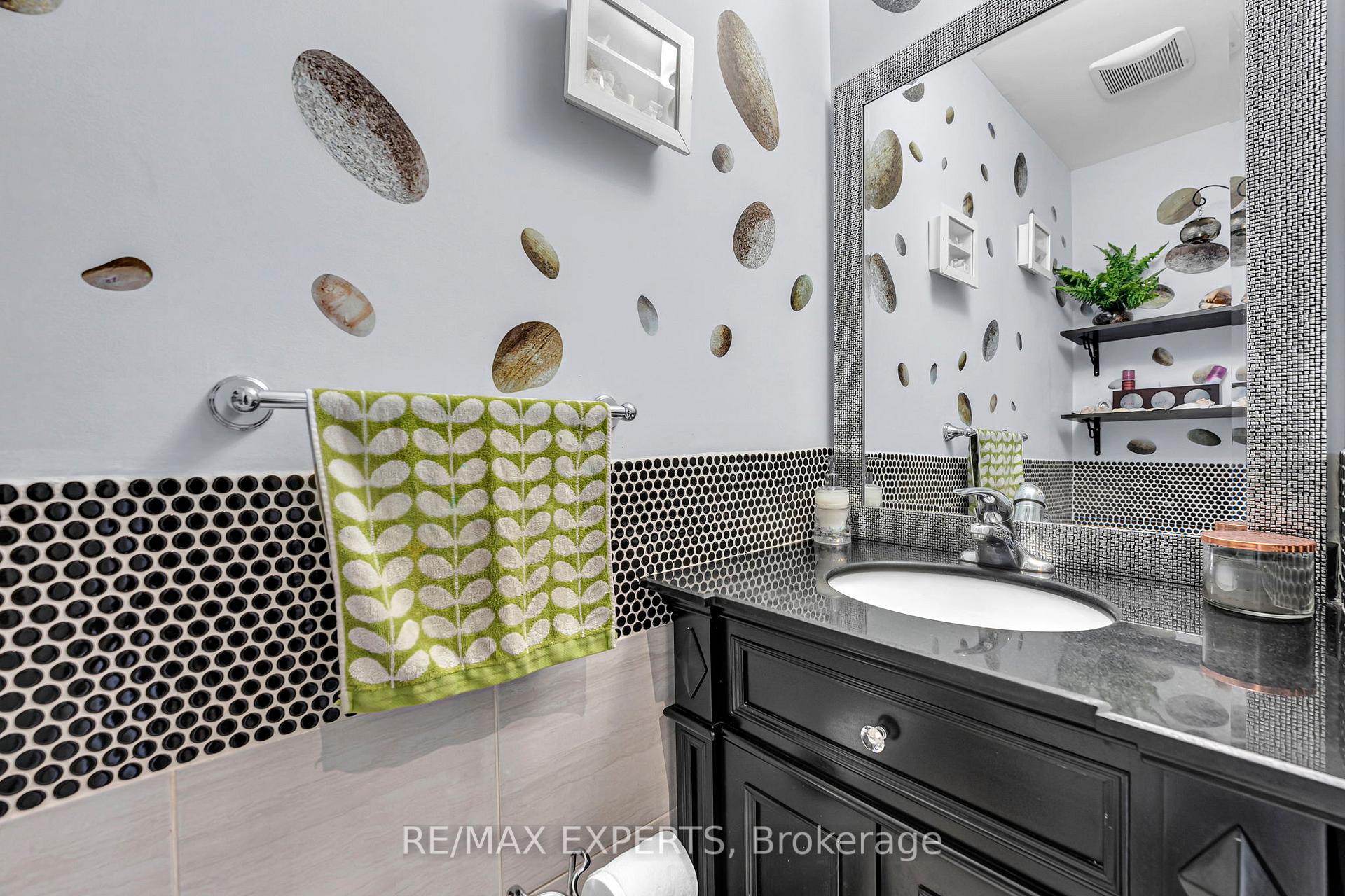 Photo 5 of 18 Cobalt Street, North York, Mount Dennis — HOMEH