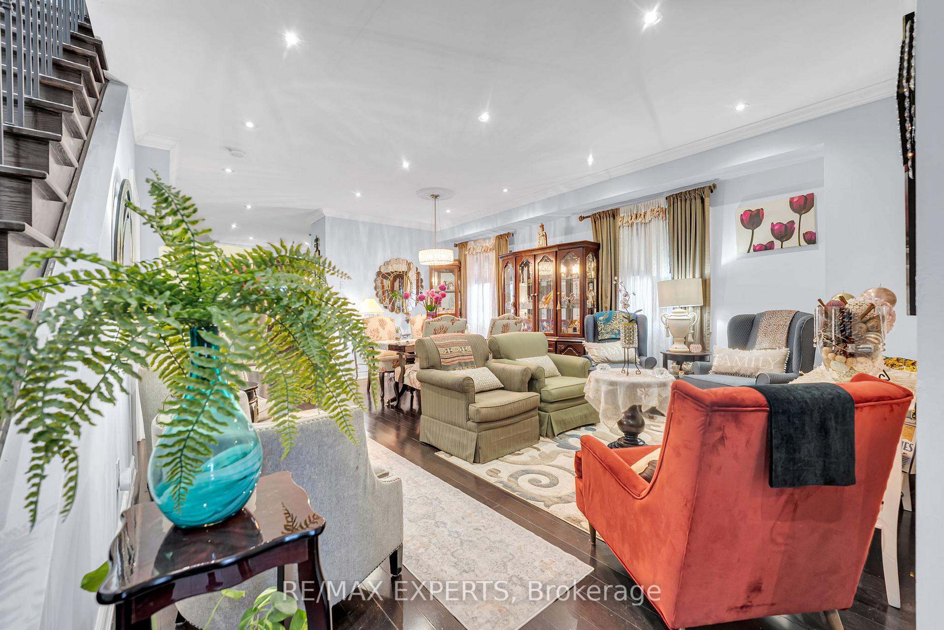 Photo 6 of 18 Cobalt Street, North York, Mount Dennis — HOMEH