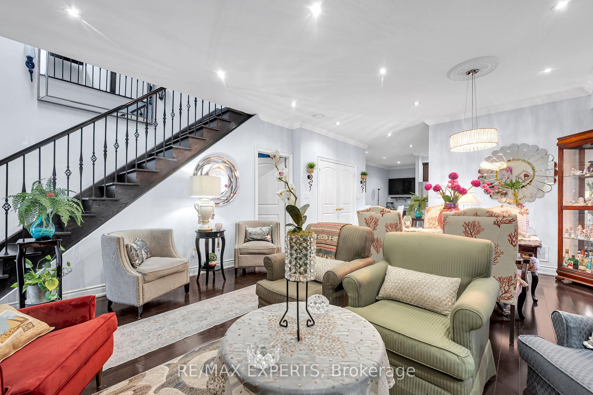 Photo 8 of 18 Cobalt Street, North York, Mount Dennis — HOMEH