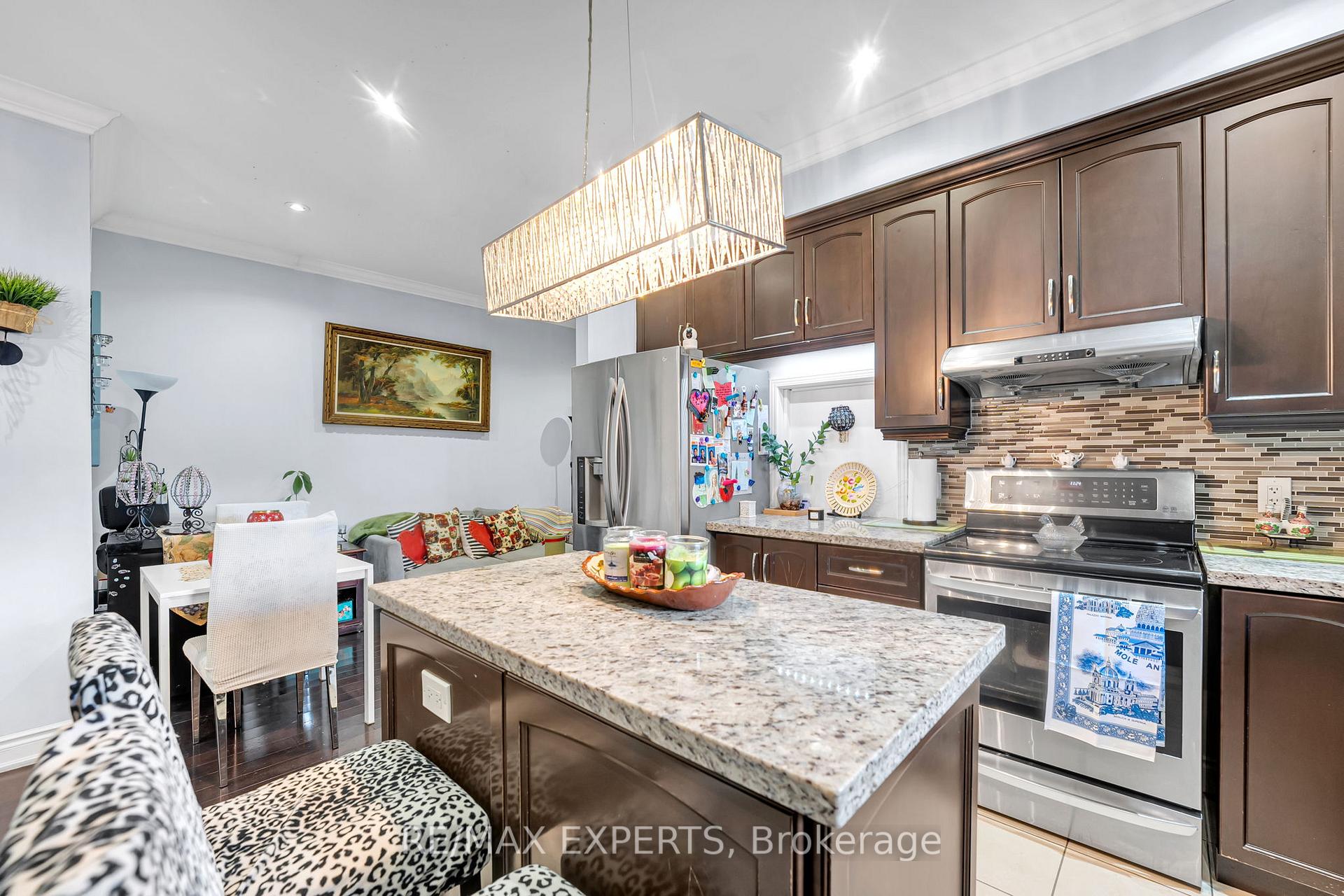 Photo 10 of 18 Cobalt Street, North York, Mount Dennis — HOMEH
