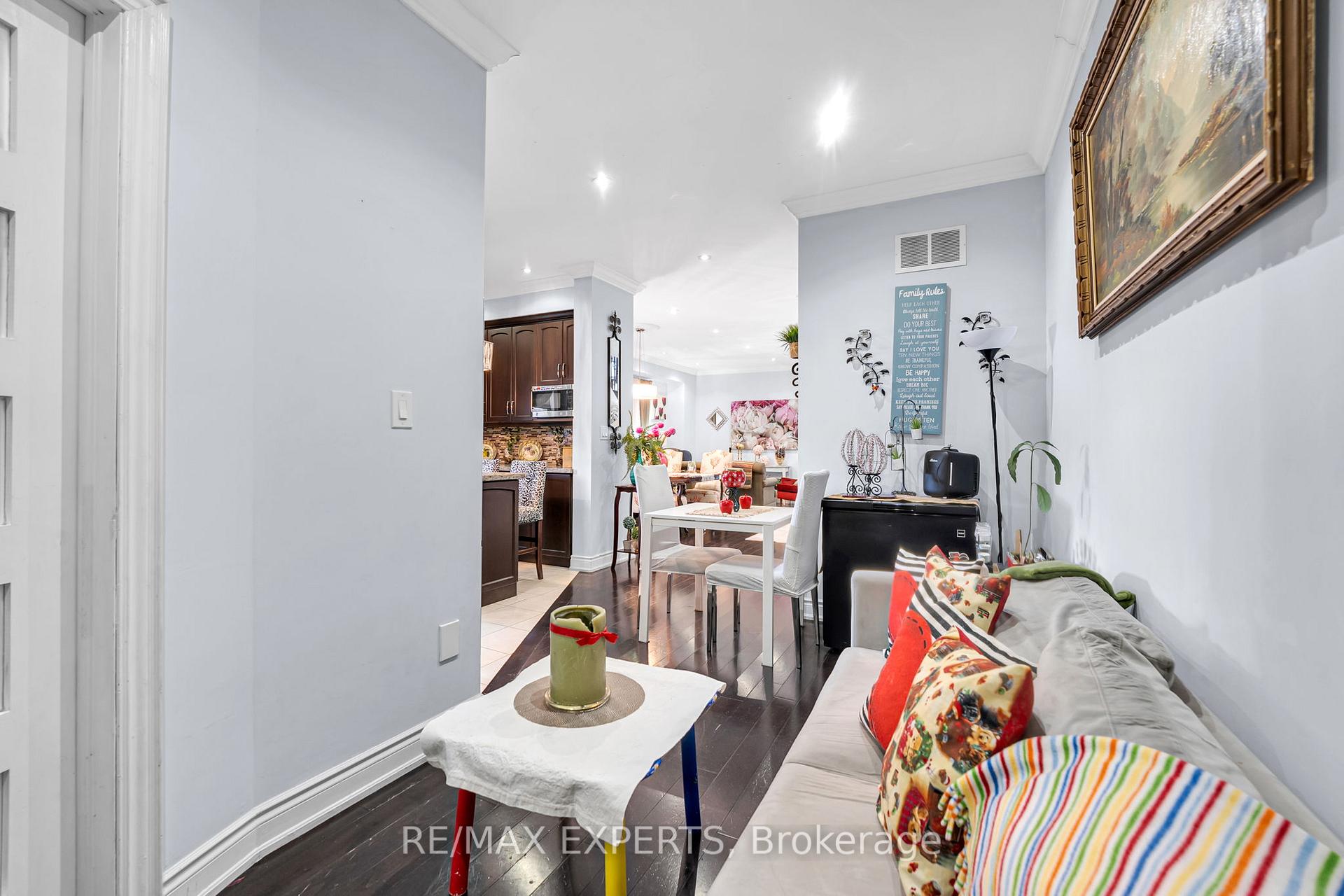 Photo 11 of 18 Cobalt Street, North York, Mount Dennis — HOMEH
