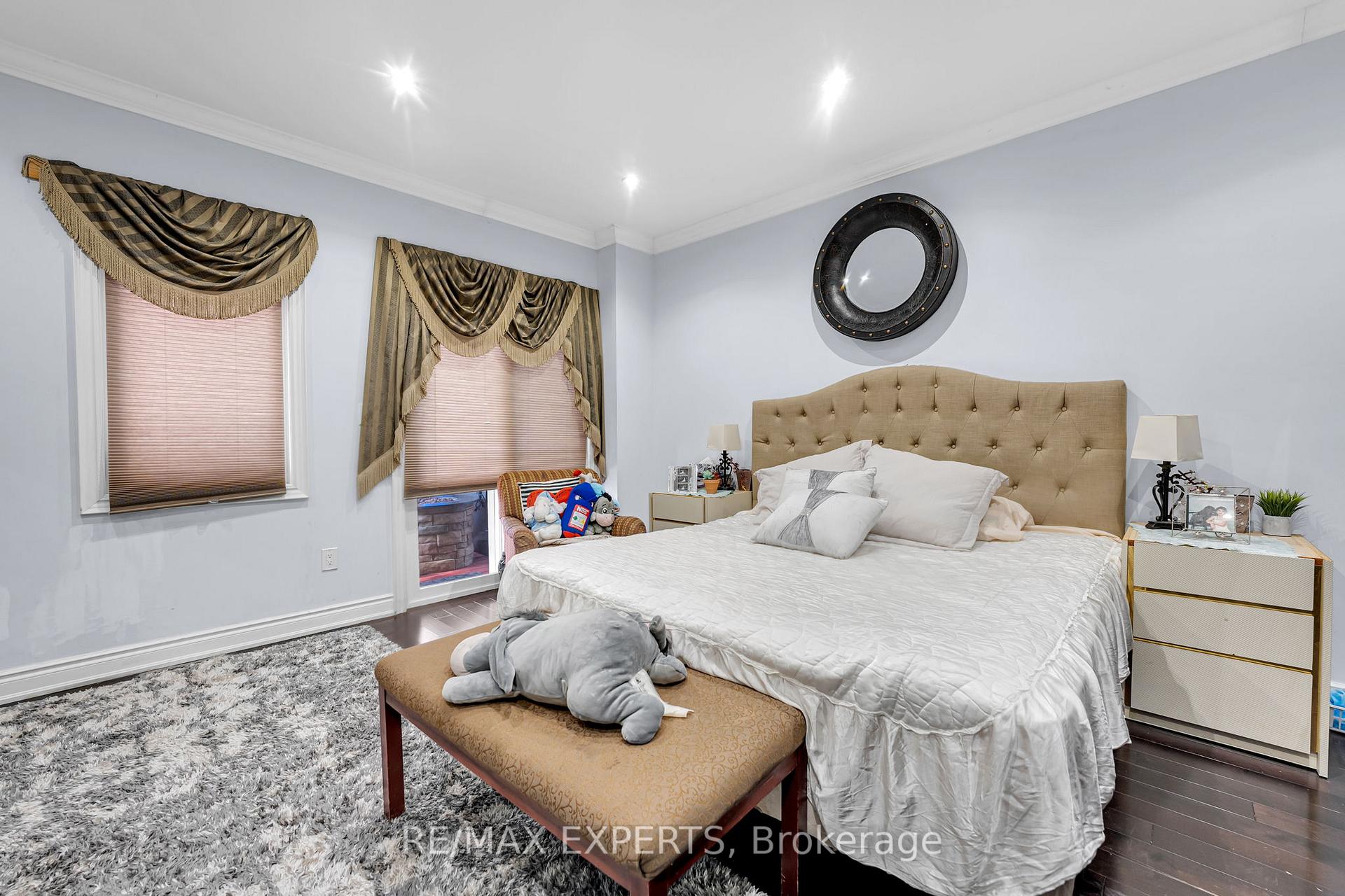 Photo 12 of 18 Cobalt Street, North York, Mount Dennis — HOMEH