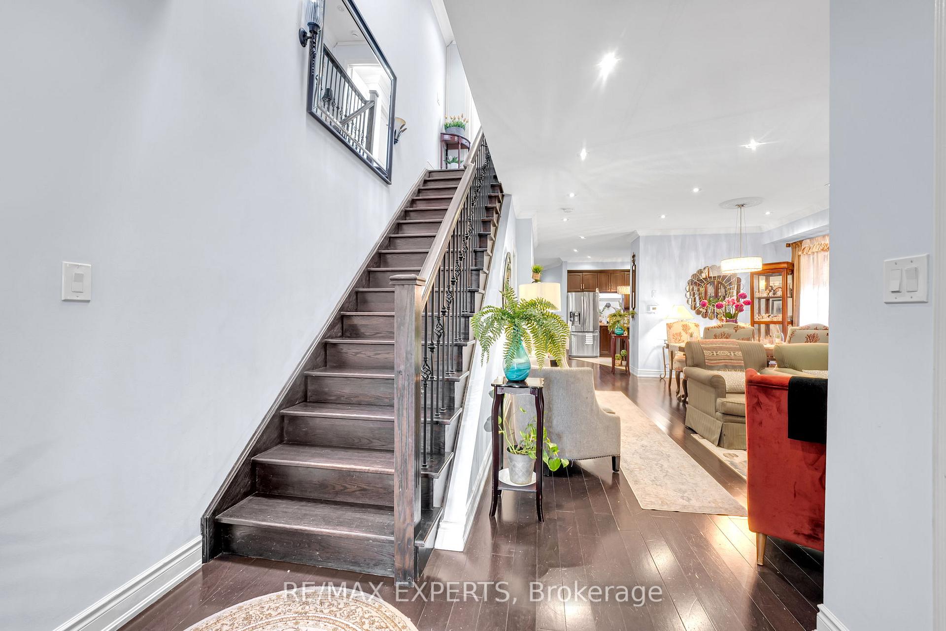 Photo 13 of 18 Cobalt Street, North York, Mount Dennis — HOMEH