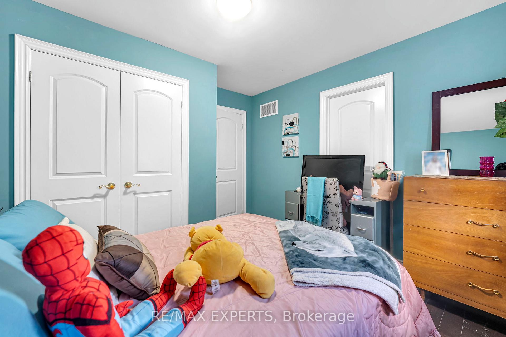 Photo 17 of 18 Cobalt Street, North York, Mount Dennis — HOMEH