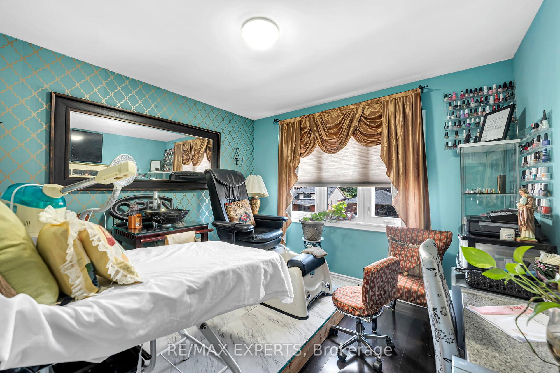 Photo 18 of 18 Cobalt Street, North York, Mount Dennis — HOMEH