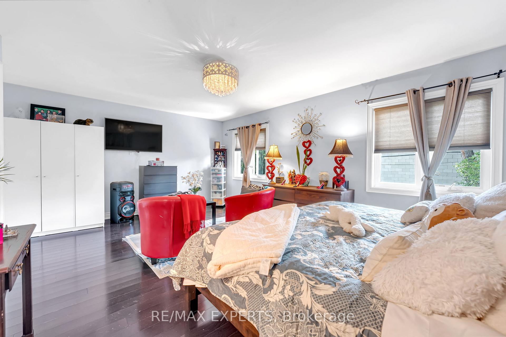 Photo 23 of 18 Cobalt Street, North York, Mount Dennis — HOMEH