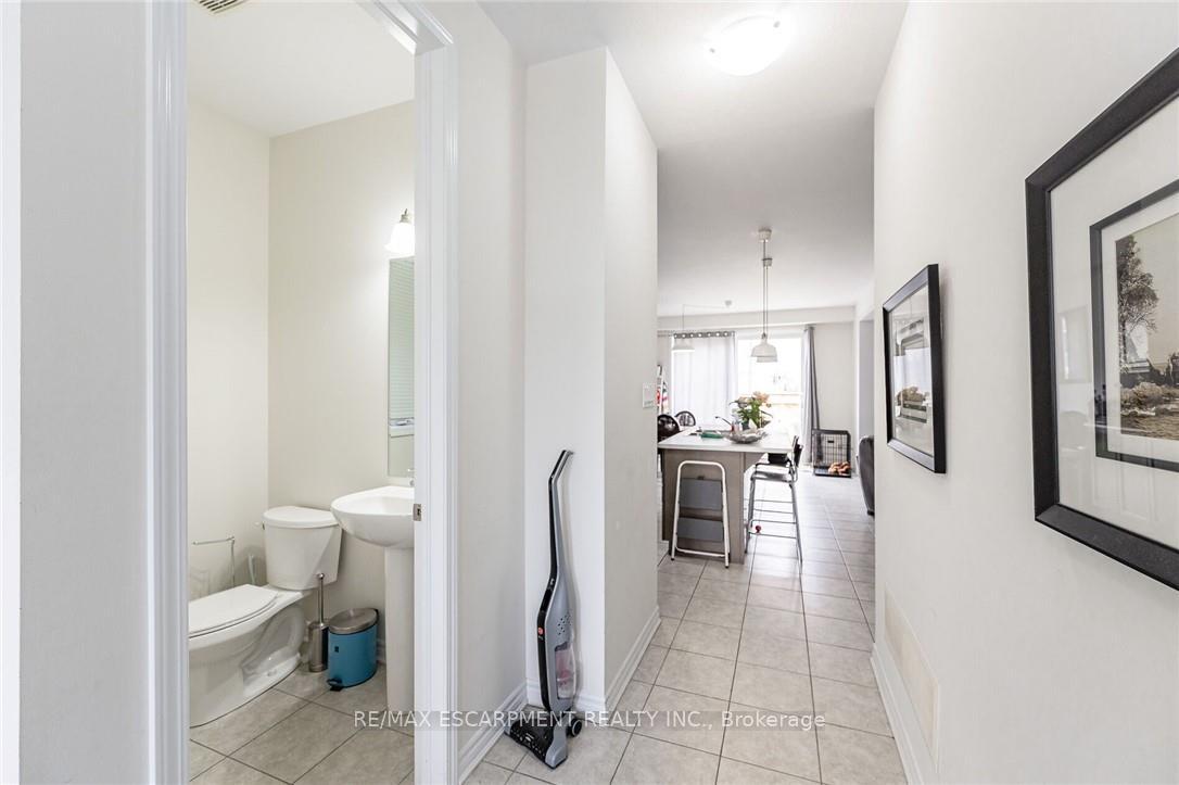 Photo 6 of 286 Spring Creek Drive, Hamilton, Waterdown — HOMEH