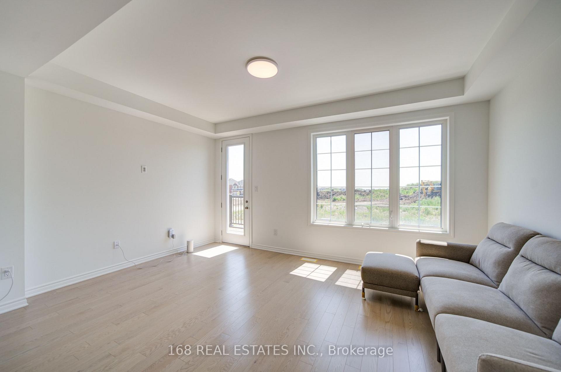 Photo 24 of 44 Azure Drive, Markham, Rural Markham — HOMEH