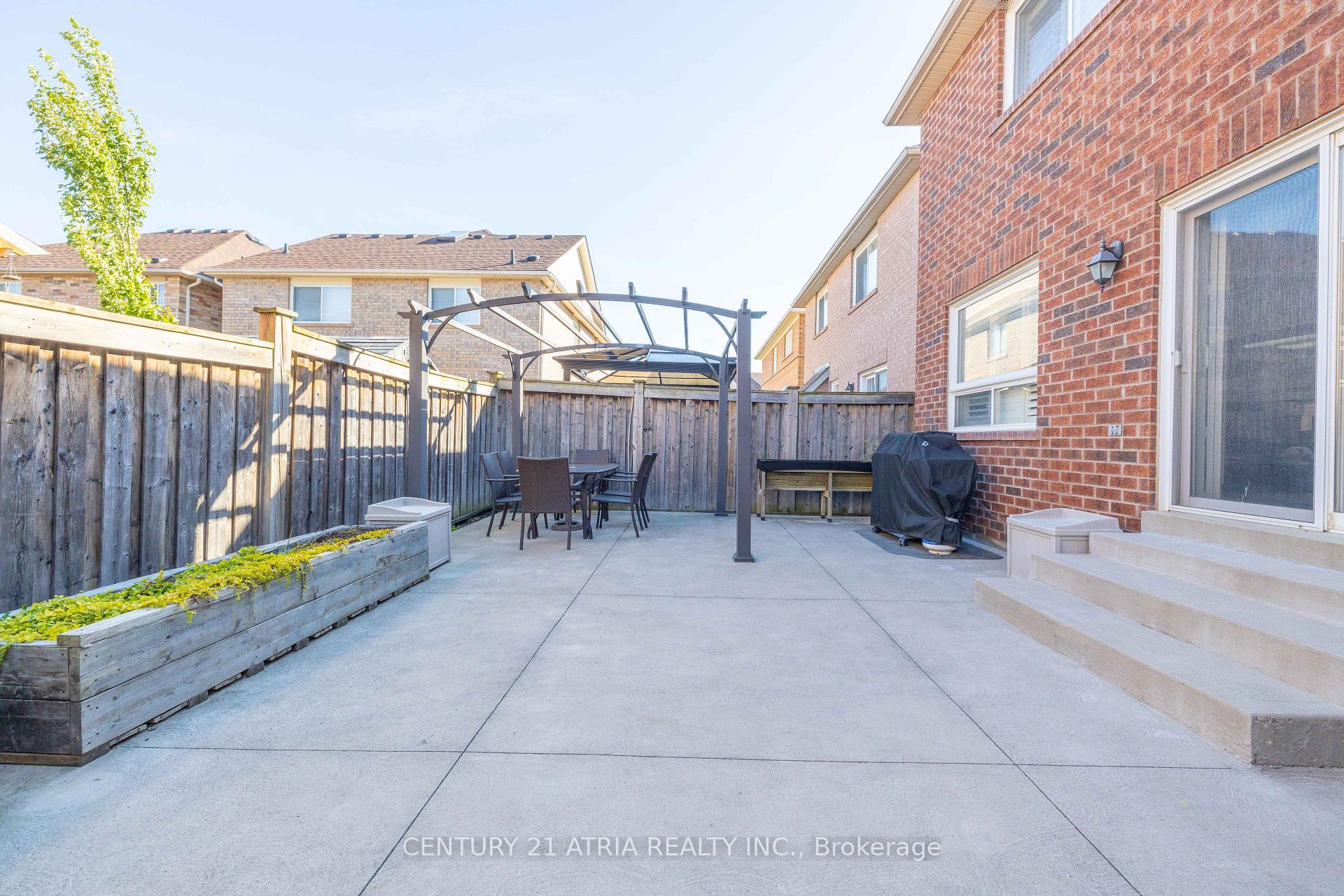 Photo 17 of 21 Treegrove Crescent, Brampton, Fletcher's Meadow — HOMEH
