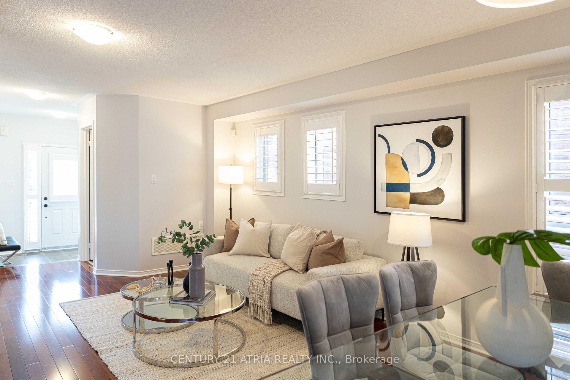 Photo 5 of 21 Treegrove Crescent, Brampton, Fletcher's Meadow — HOMEH