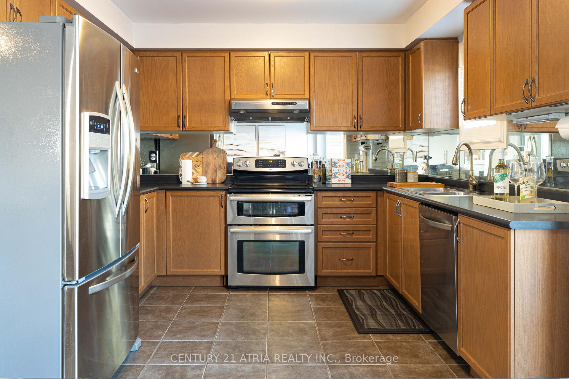 Photo 11 of 21 Treegrove Crescent, Brampton, Fletcher's Meadow — HOMEH