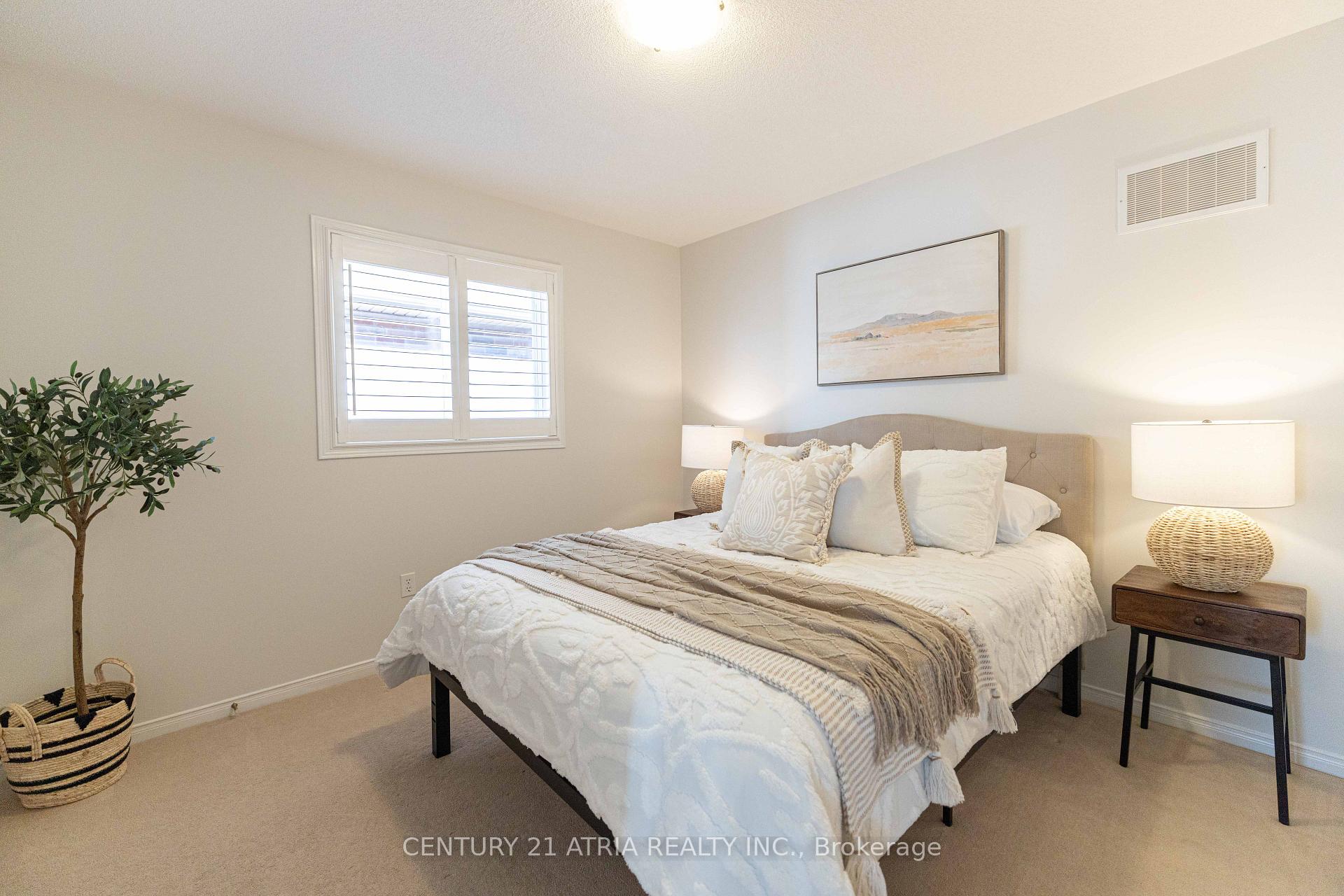 Photo 29 of 21 Treegrove Crescent, Brampton, Fletcher's Meadow — HOMEH