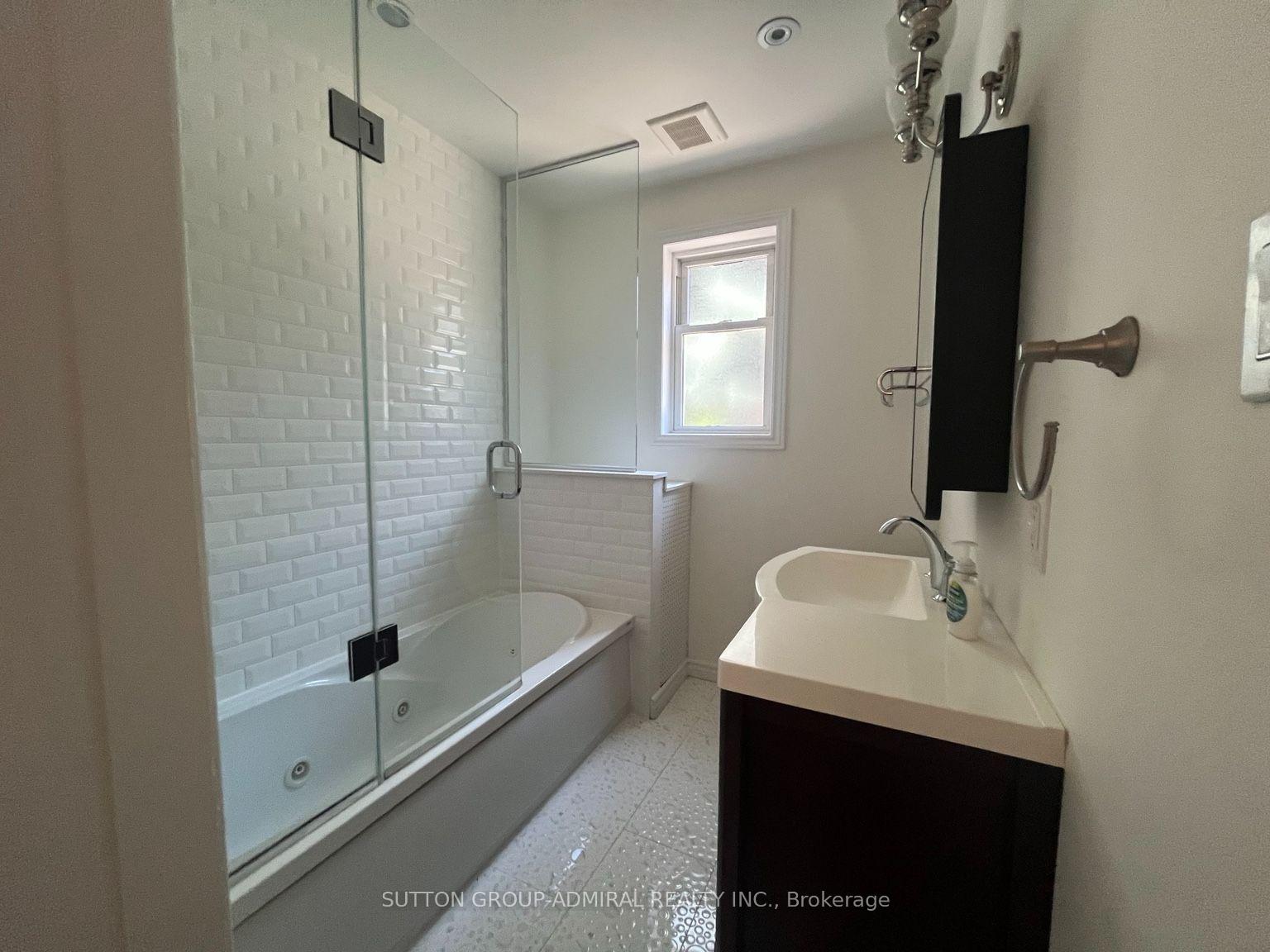 Photo 3 of Unit Main, 335 Palmerston Boulevard, Toronto, Palmerston-Little Italy — HOMEH