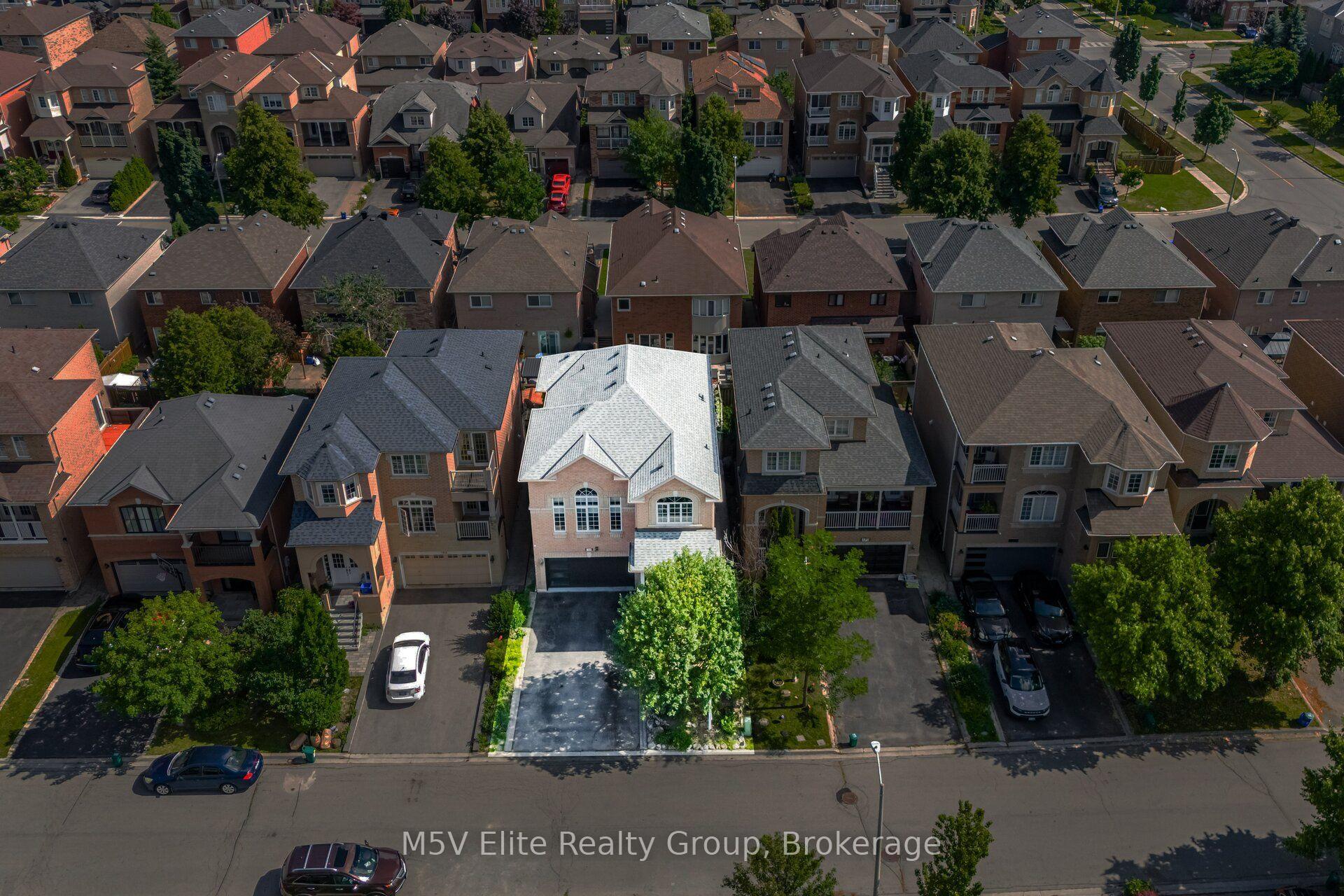 Photo 2 of 168 Sail Crescent, Vaughan, Vellore Village — HOMEH