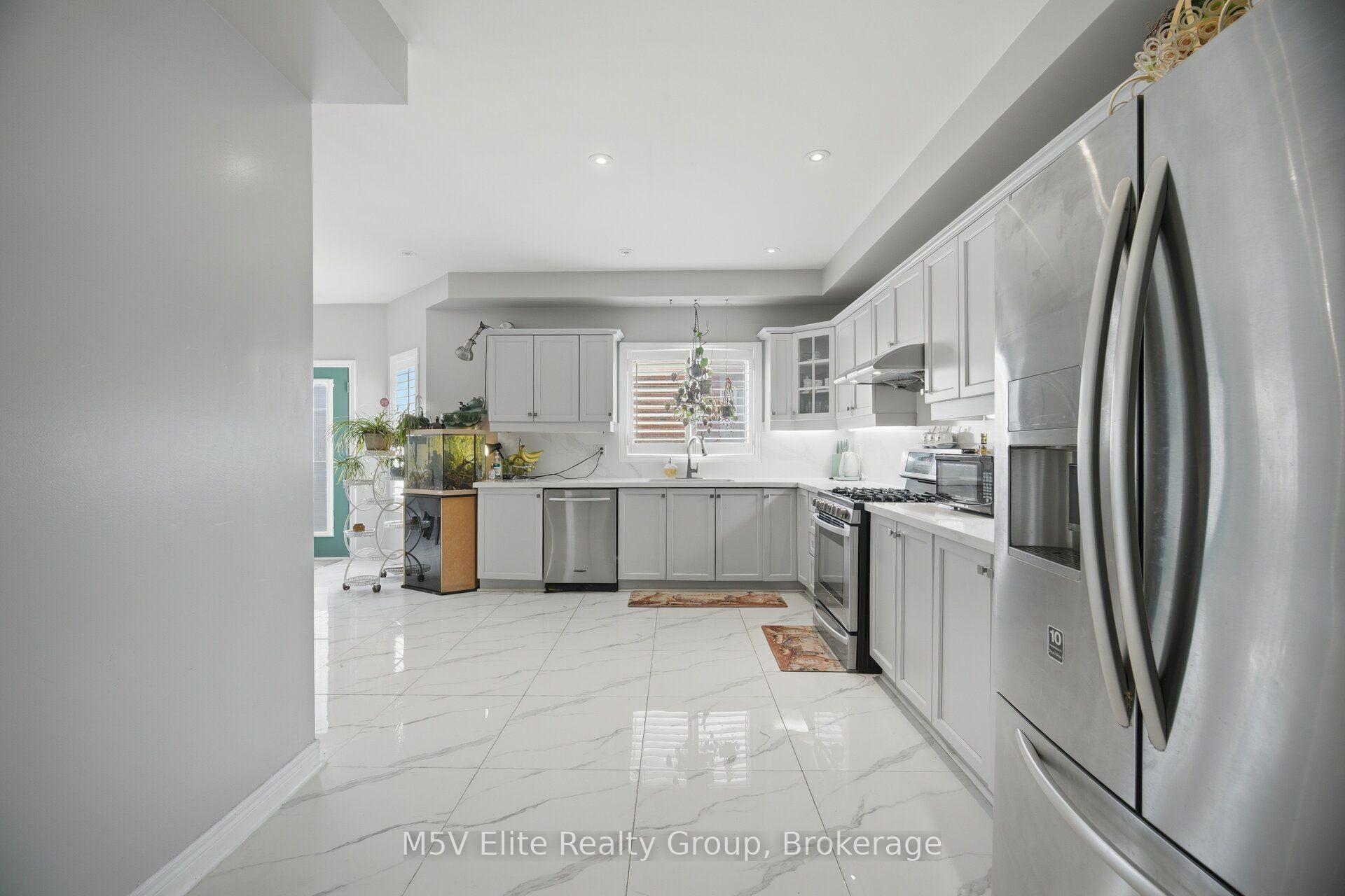 Photo 10 of 168 Sail Crescent, Vaughan, Vellore Village — HOMEH