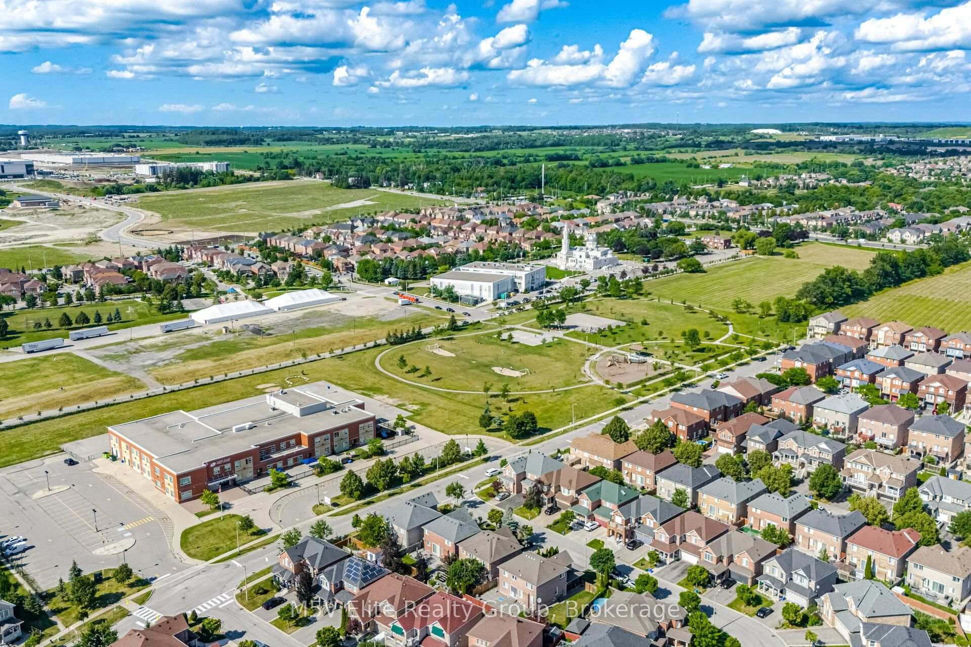 Photo 46 of 168 Sail Crescent, Vaughan, Vellore Village — HOMEH