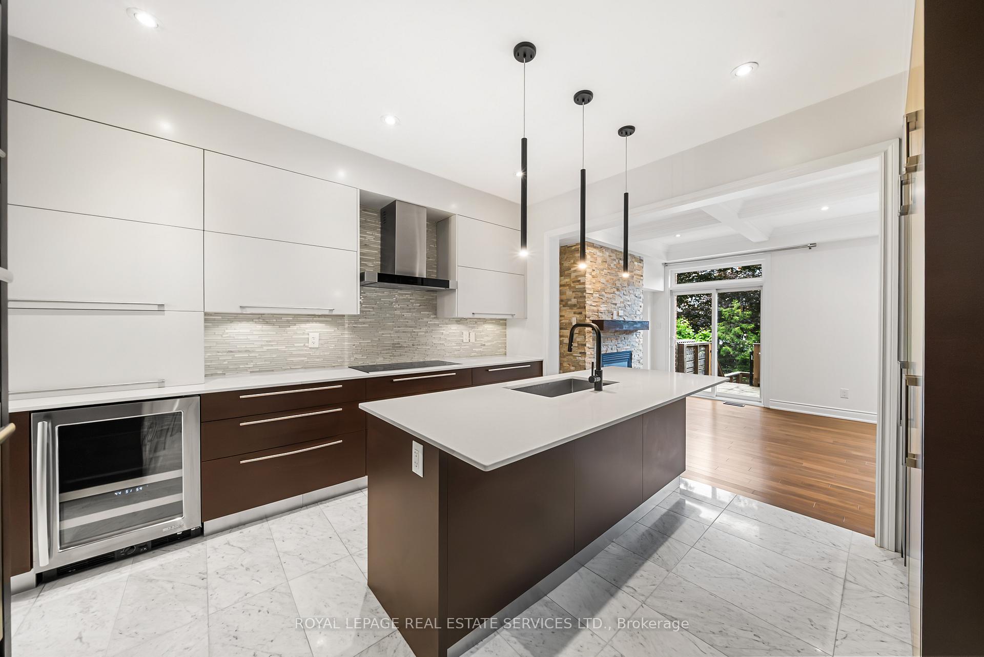 Photo 2 of 2083 Grange Drive, Mississauga, Cooksville — HOMEH