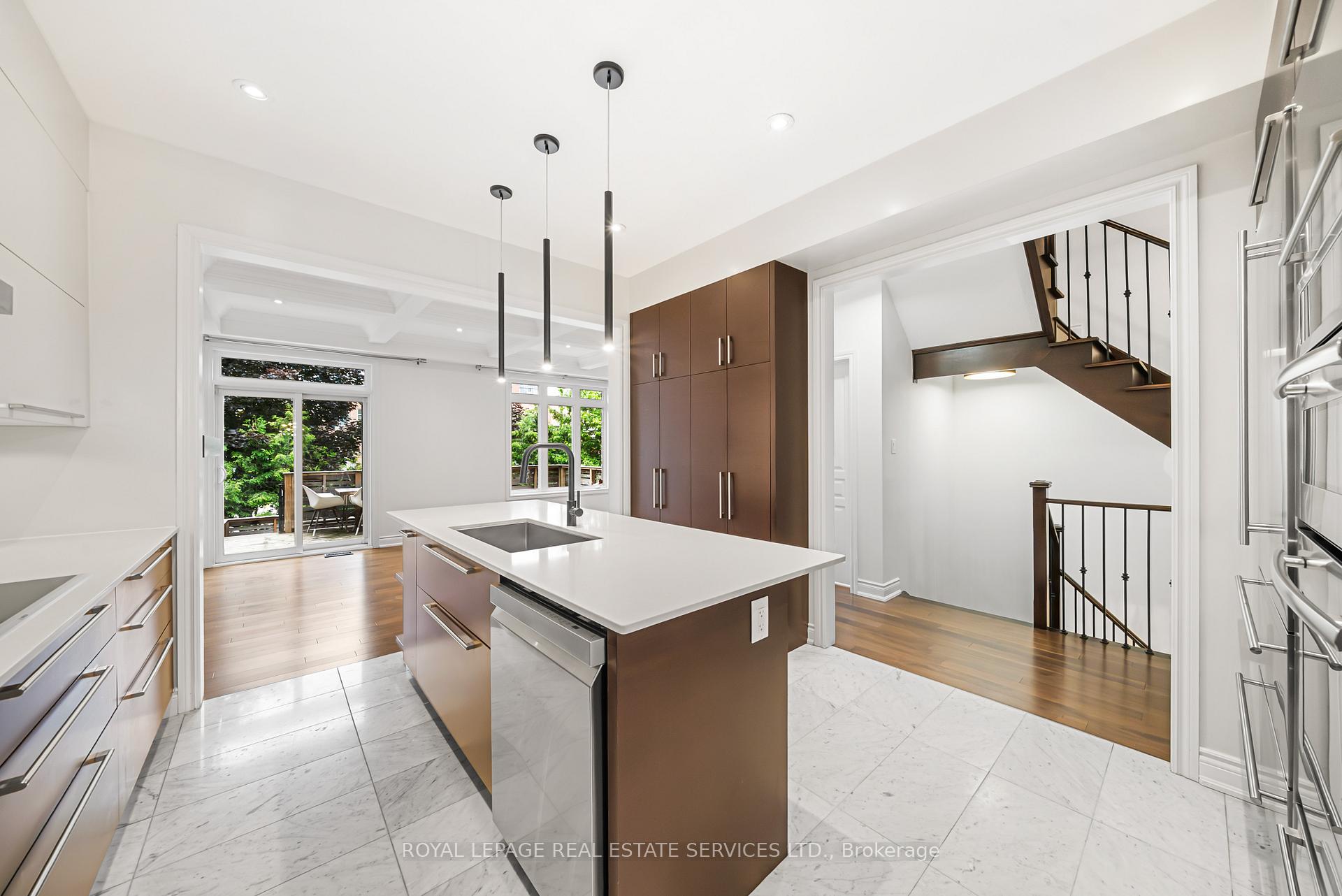 Photo 3 of 2083 Grange Drive, Mississauga, Cooksville — HOMEH