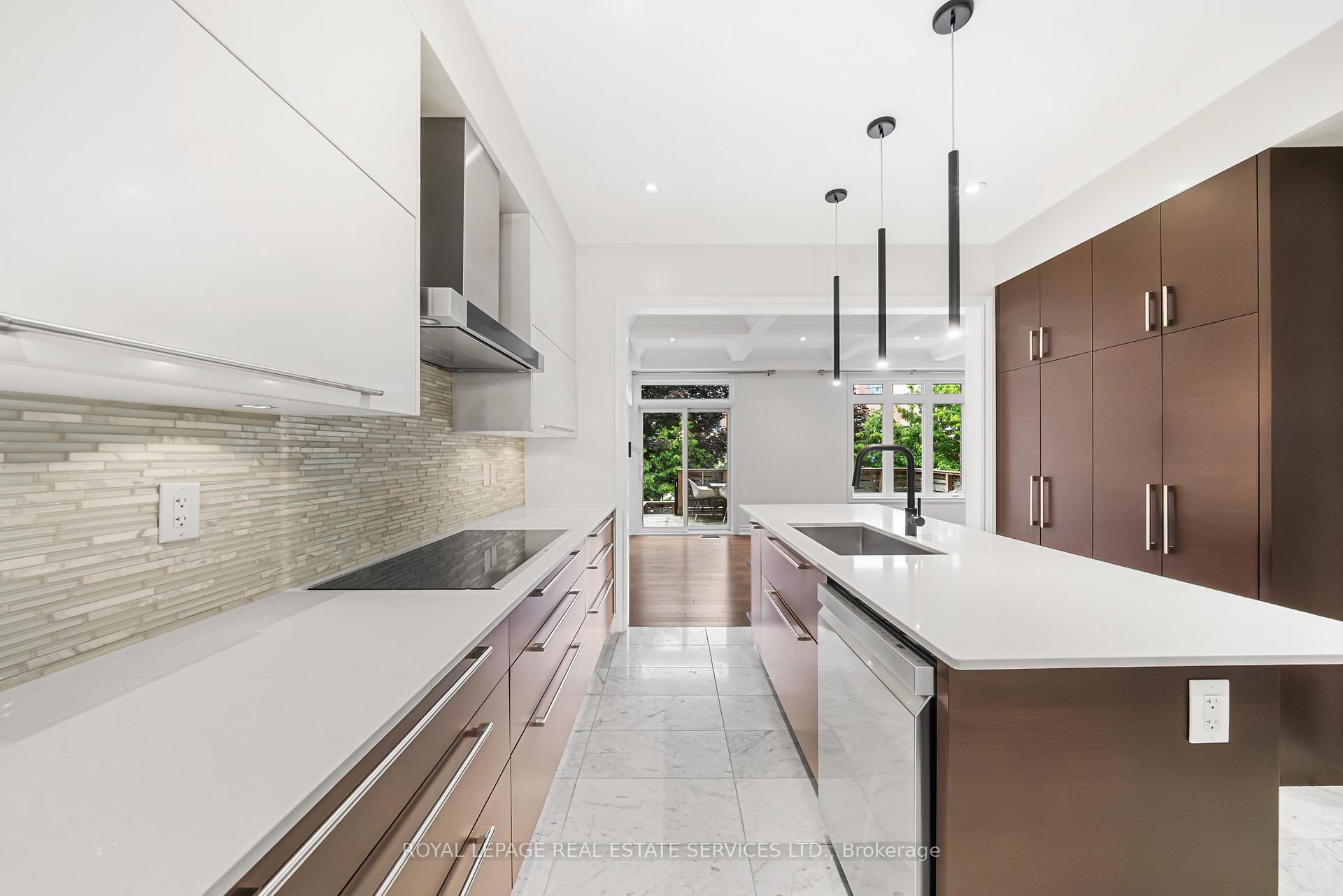 Photo 4 of 2083 Grange Drive, Mississauga, Cooksville — HOMEH