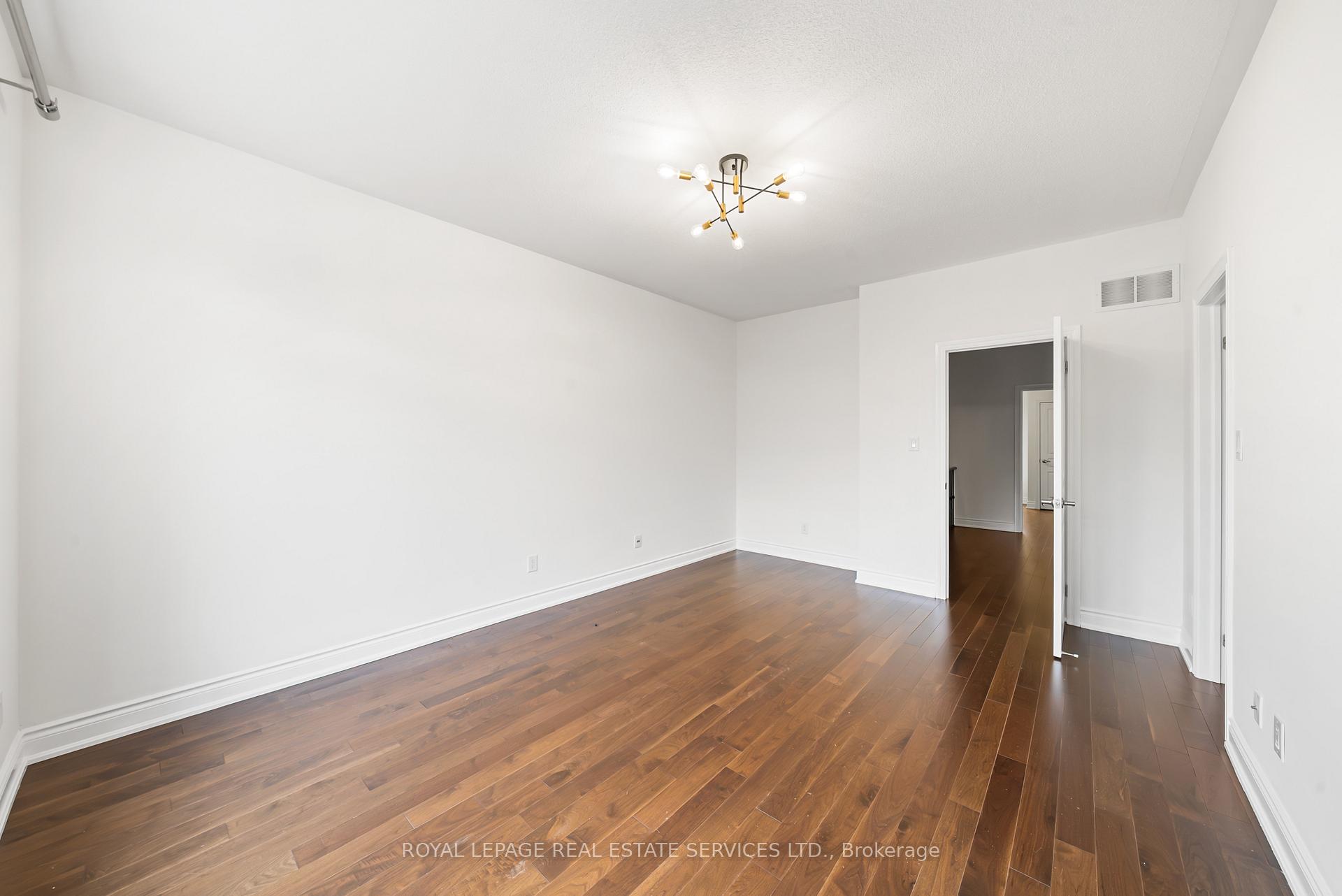 Photo 26 of 2083 Grange Drive, Mississauga, Cooksville — HOMEH