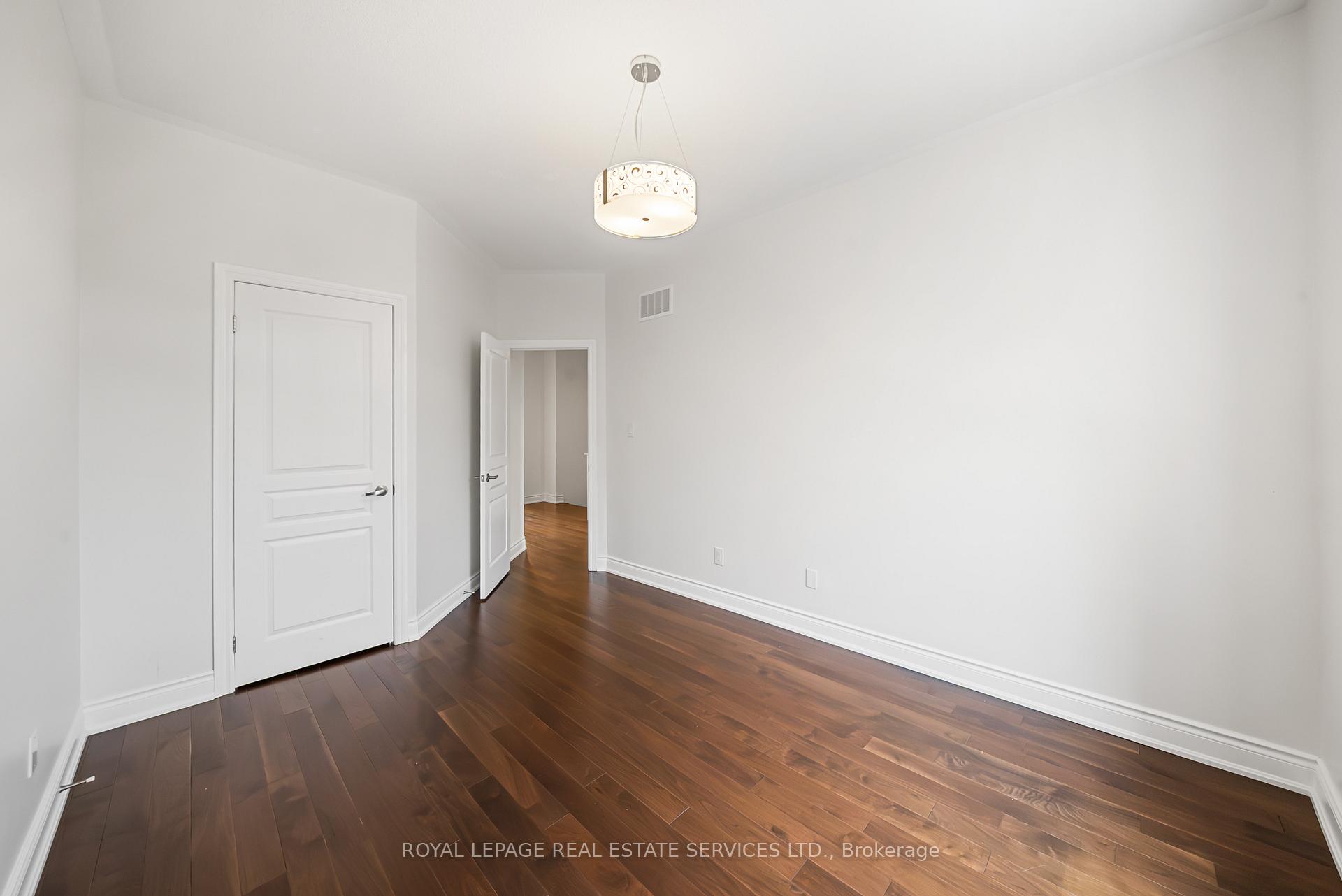 Photo 34 of 2083 Grange Drive, Mississauga, Cooksville — HOMEH