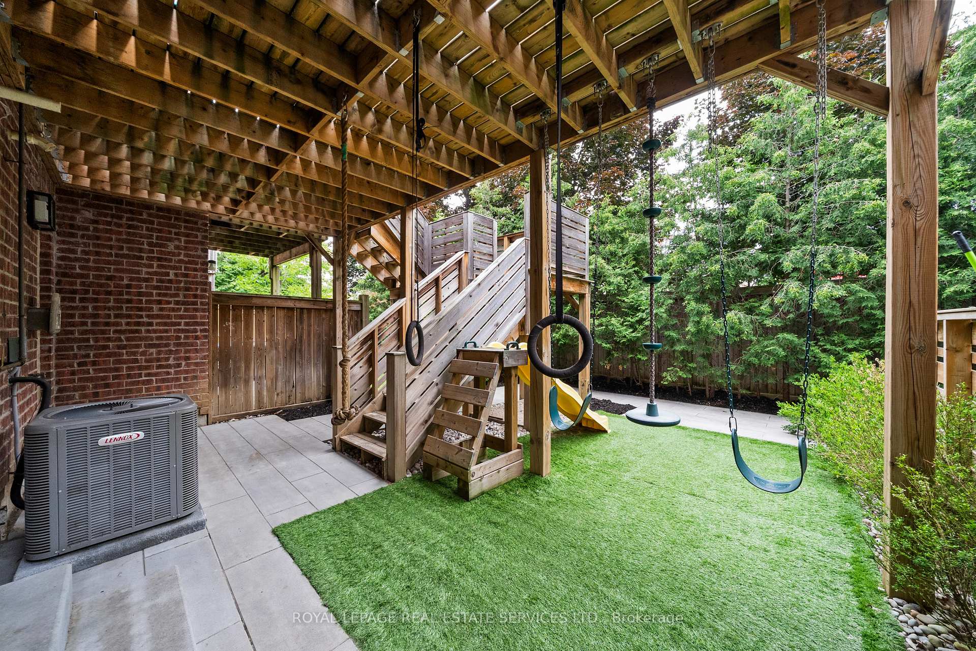 Photo 39 of 2083 Grange Drive, Mississauga, Cooksville — HOMEH