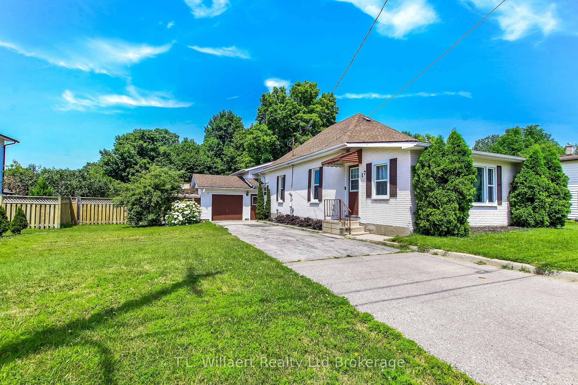Photo 3 of 17 Potters Road, Tillsonburg — HOMEH