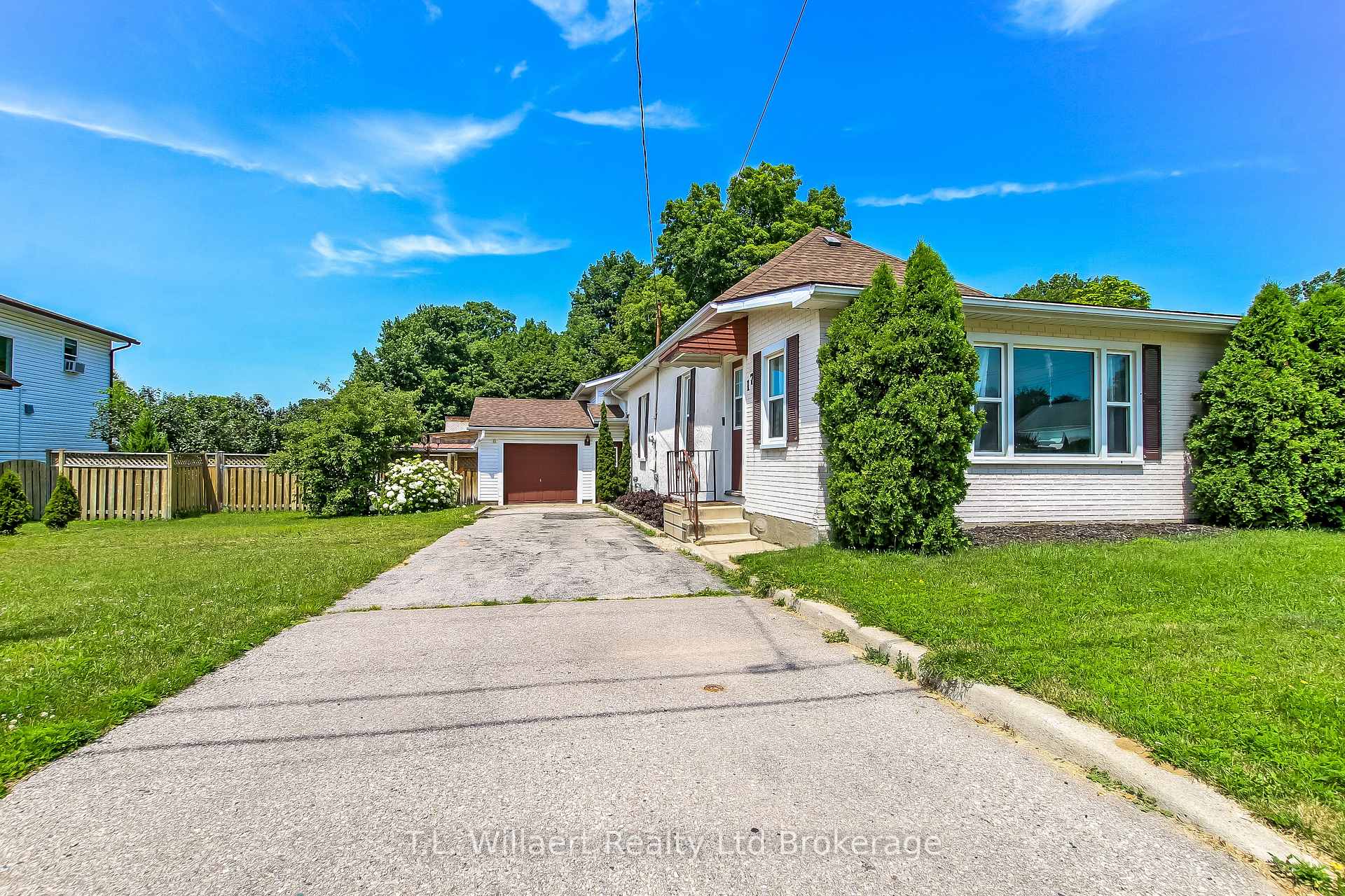 Photo 4 of 17 Potters Road, Tillsonburg — HOMEH