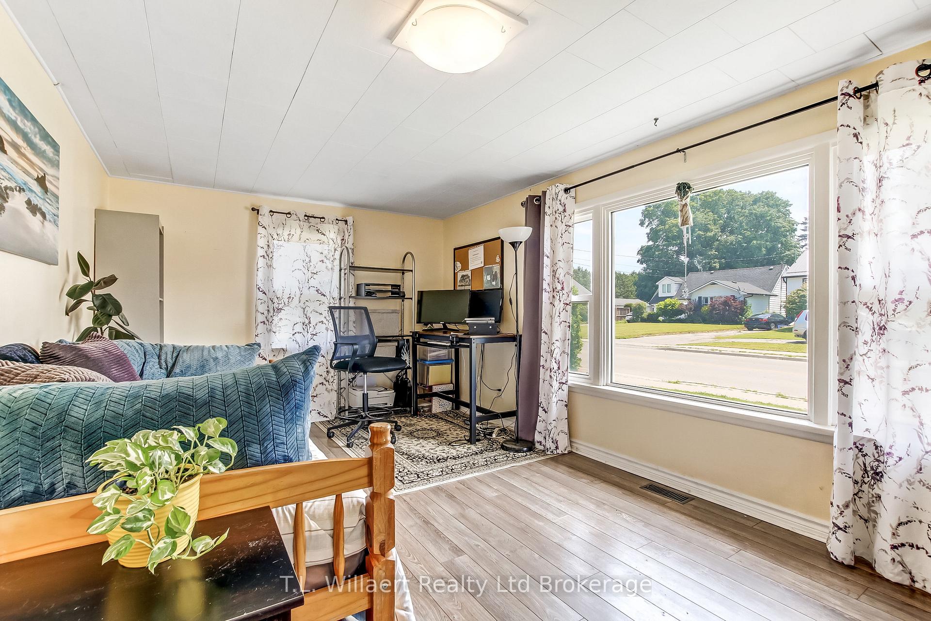 Photo 5 of 17 Potters Road, Tillsonburg — HOMEH