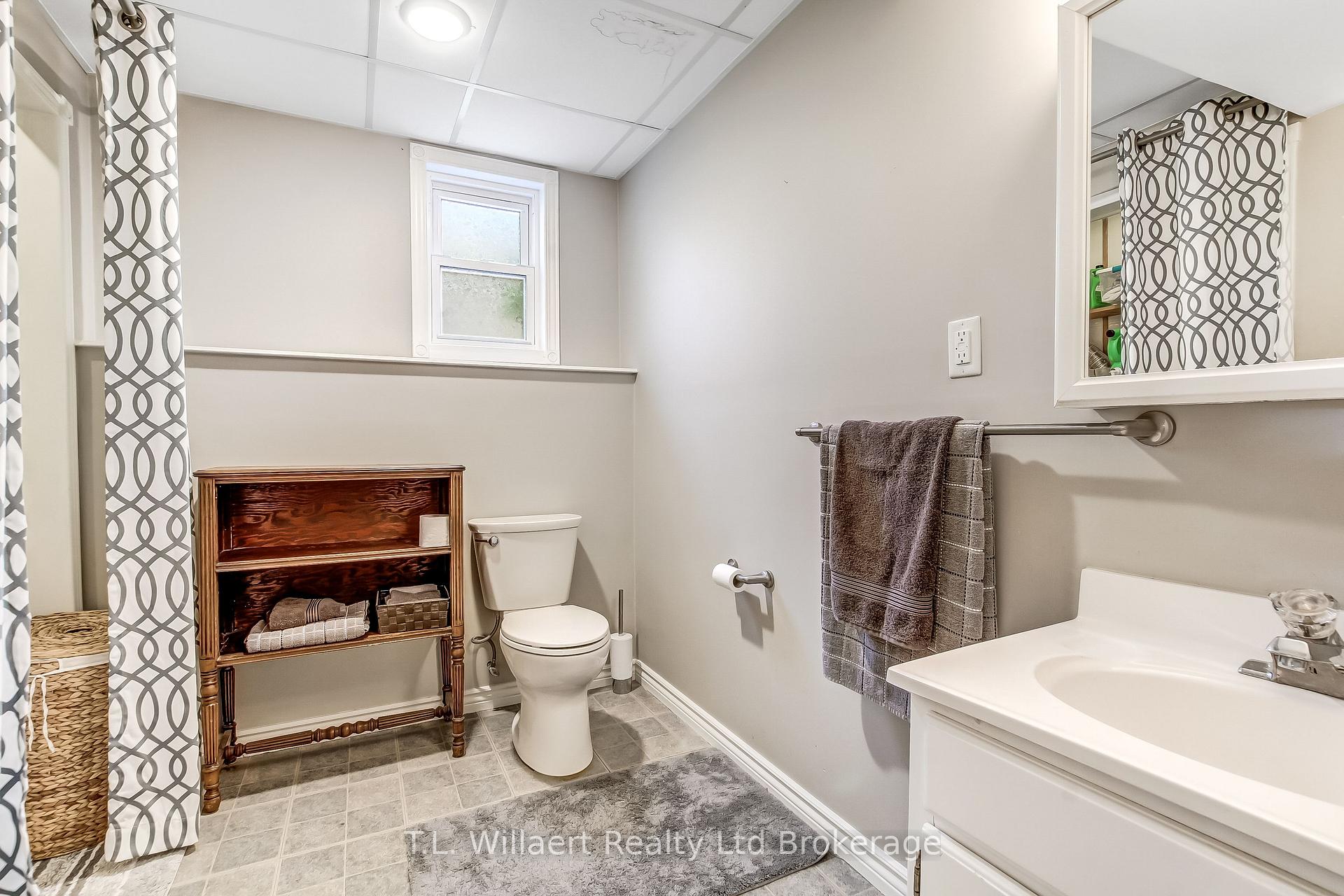Photo 23 of 17 Potters Road, Tillsonburg — HOMEH