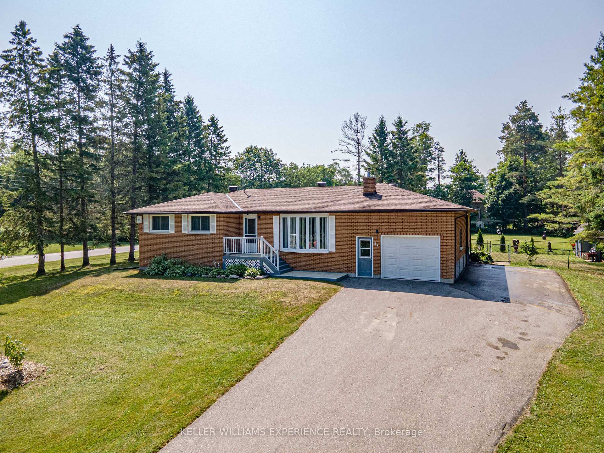 Photo 2 of 25 Lamers Crescent, Clearview, New Lowell — HOMEH
