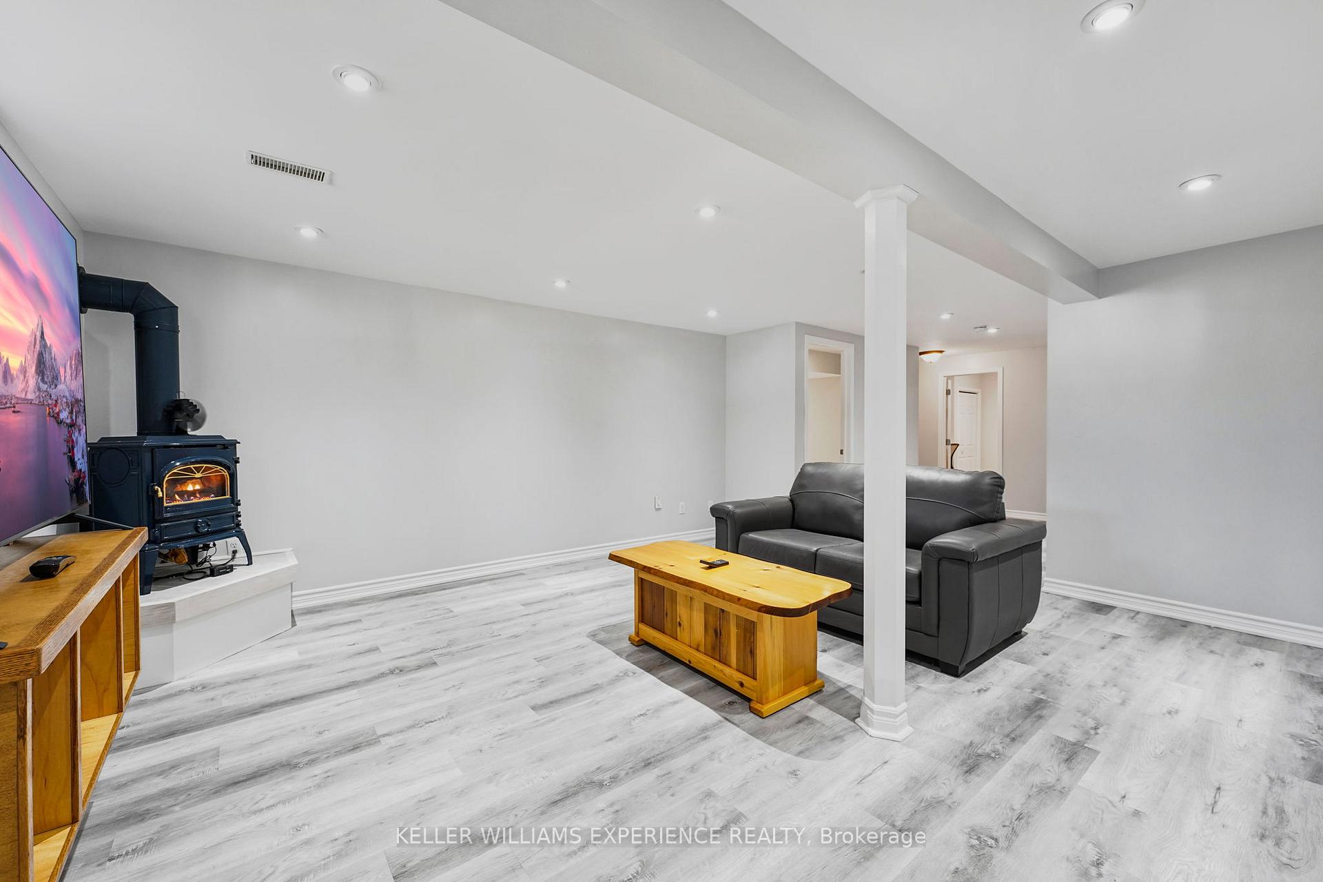 Photo 29 of 25 Lamers Crescent, Clearview, New Lowell — HOMEH