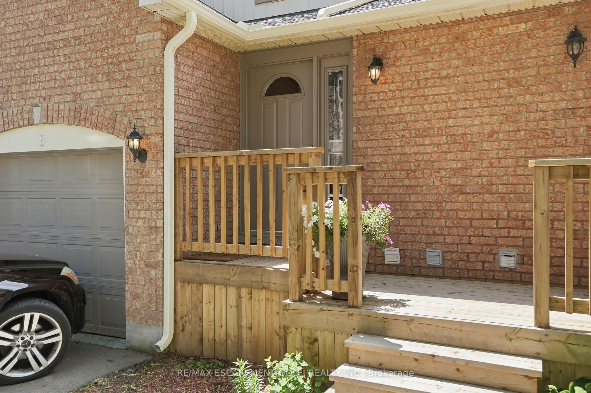 Photo 2 of Unit 6, 79 Braeheid Avenue, Hamilton, Waterdown — HOMEH